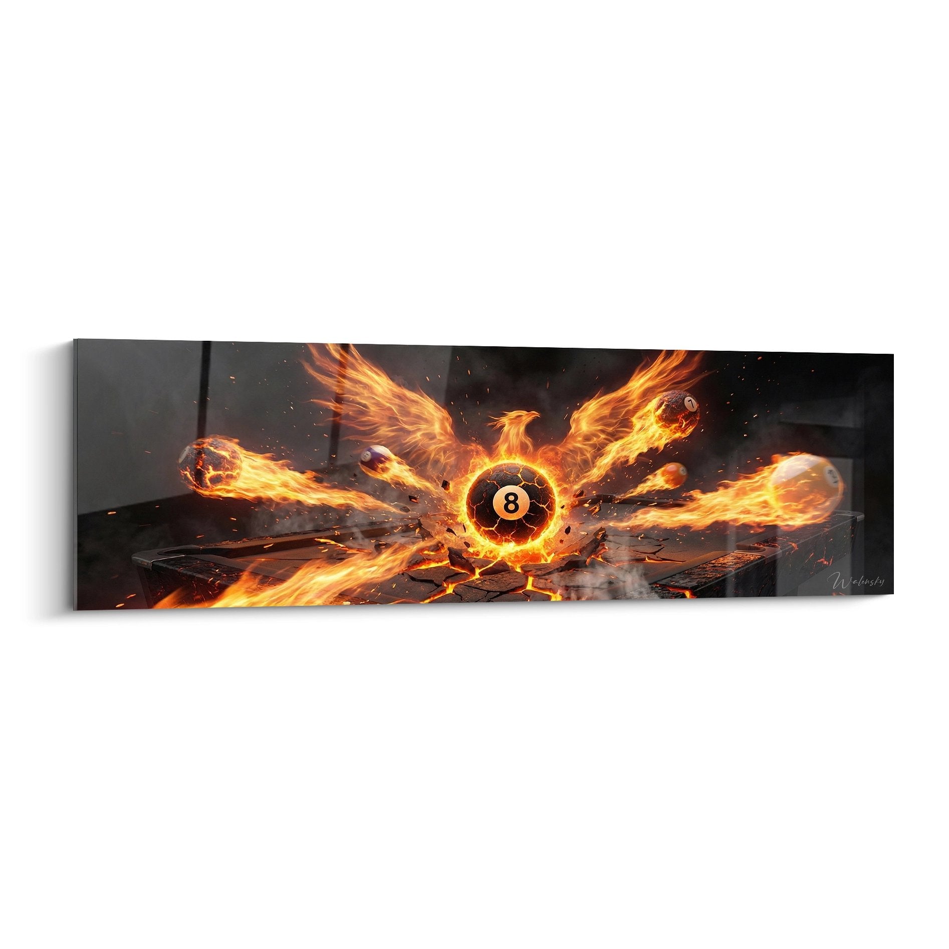 Brennender Phoenix aus Billardball Nummer 8 mit Feuerflügeln vor dunklem Hintergrund