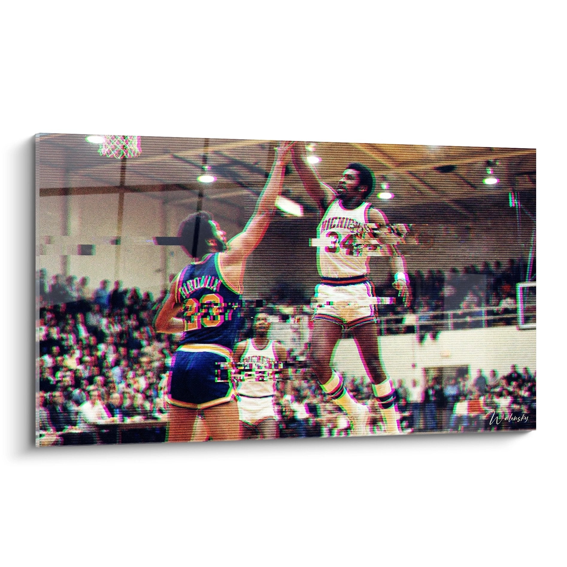 Basketball Wandbild zeigt Dunking-Szene im Vintage-Stil mit Spielern in Aktion und Retro-Glitch-Effekt