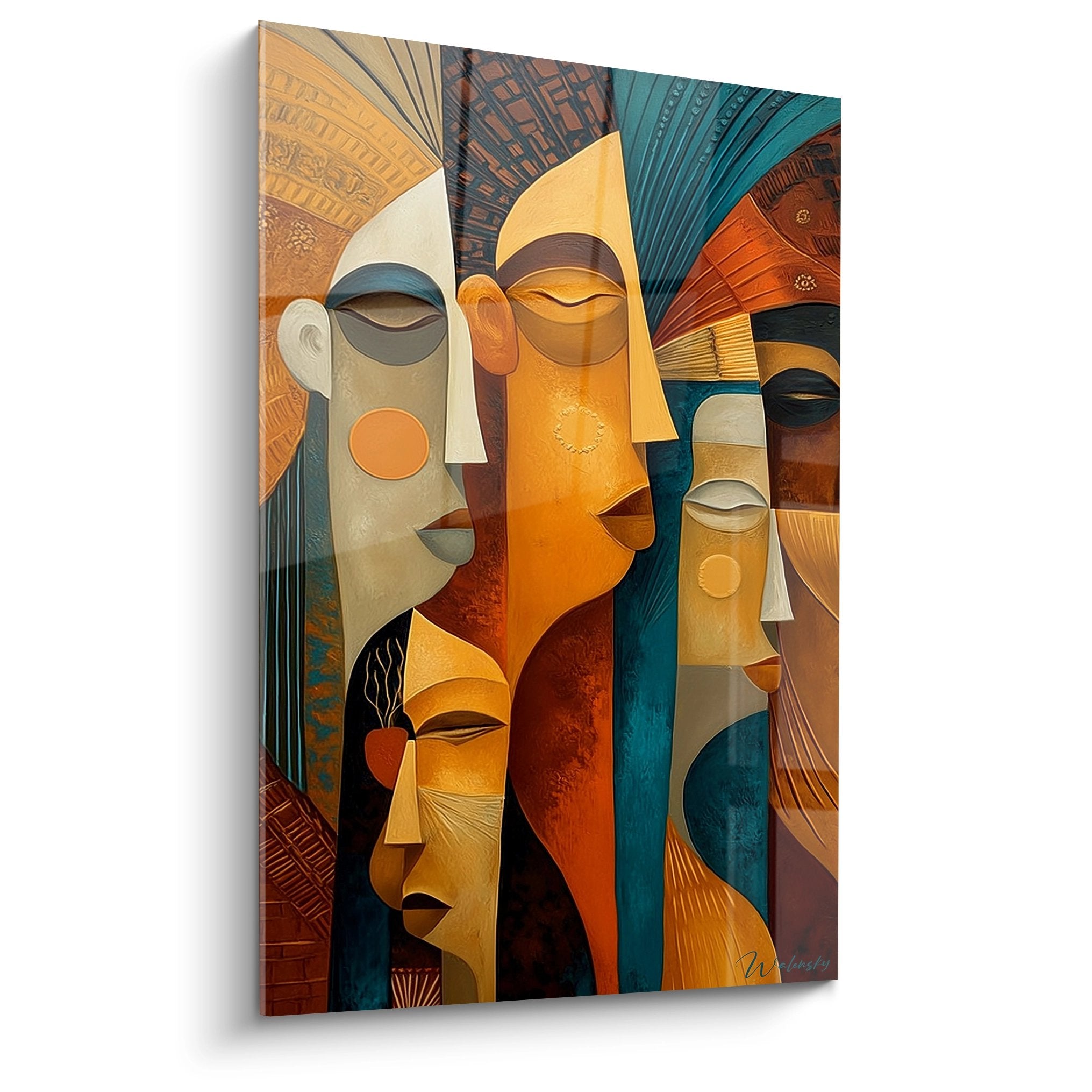 Kubistisches Wandbild mit mehreren afrikanischen Gesichtern in geometrischen Formen und warmen Erdtönen