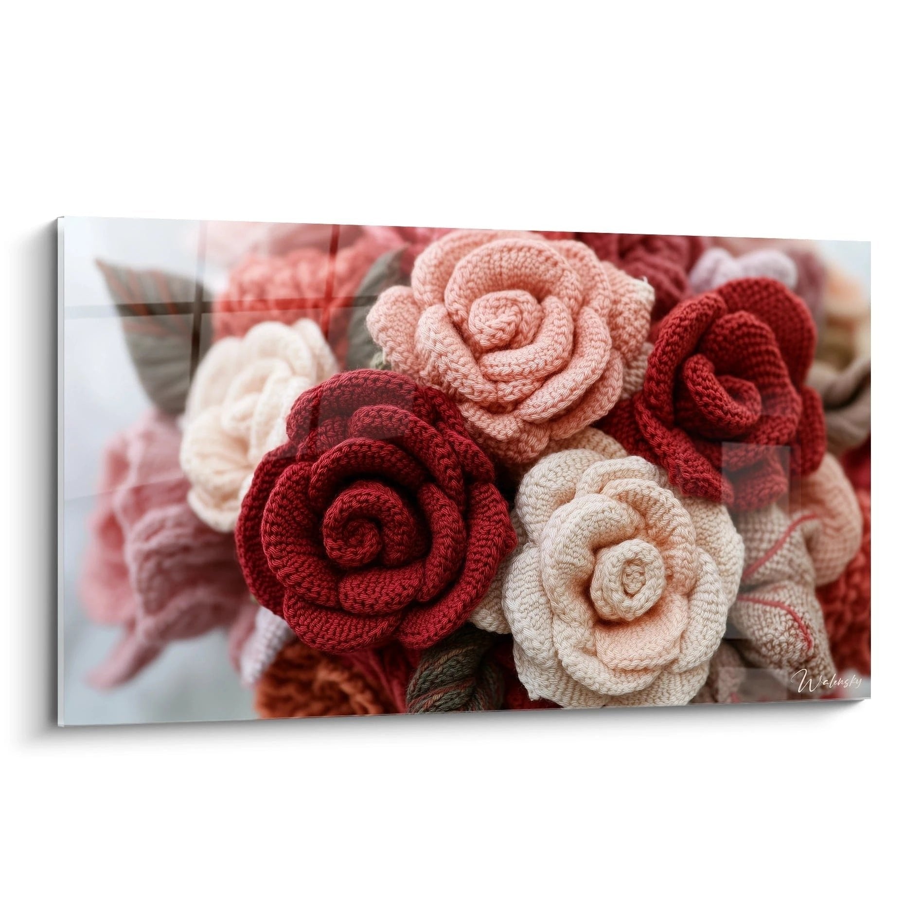 Wandbild mit gehäkelten Rosen in rosa und weinrot, realistische Häkeloptik Wanddekoration