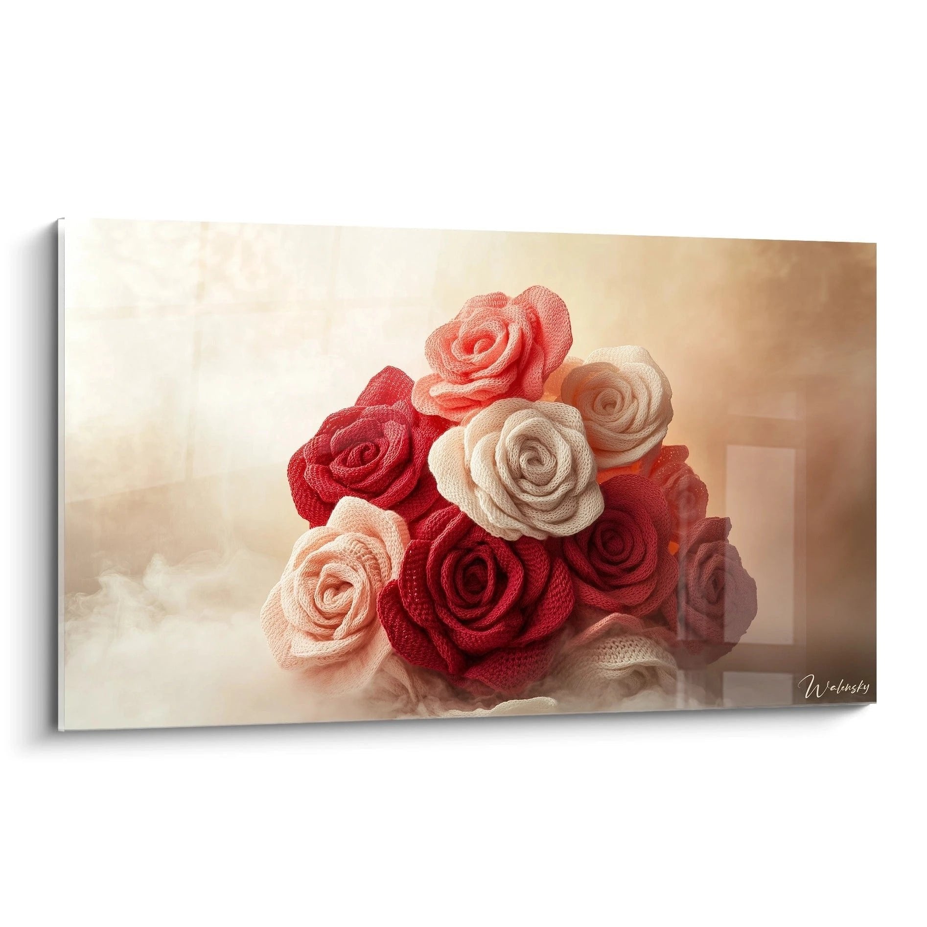 Kunstvolles Wandbild mit gehäkelten Rosen in Rot- und Beigetönen vor warmem Hintergrund - Edition Häkeloptik