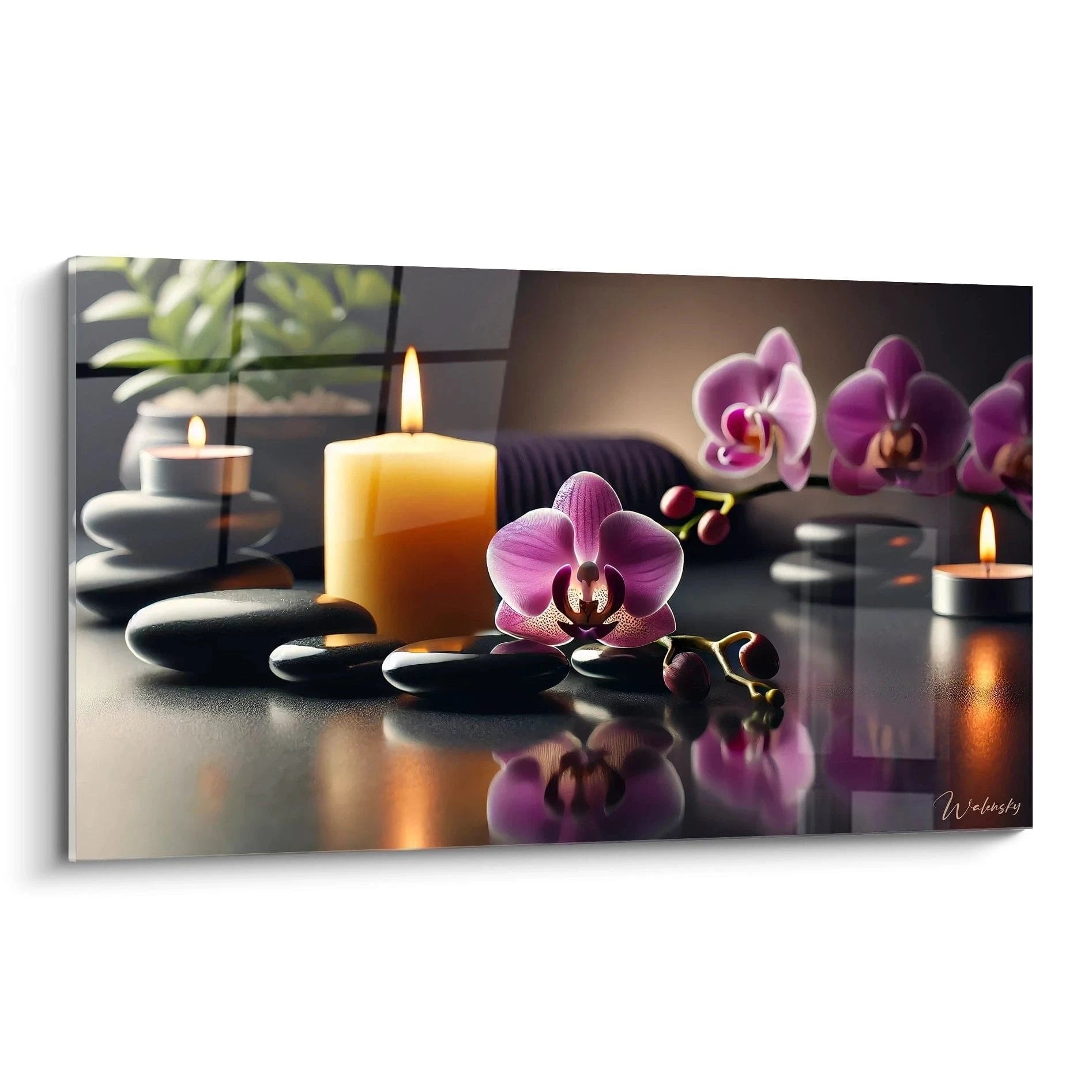 Spa Wandbild mit violetten Orchideen, brennenden Kerzen und schwarzen Steinen auf spiegelnder Oberfläche