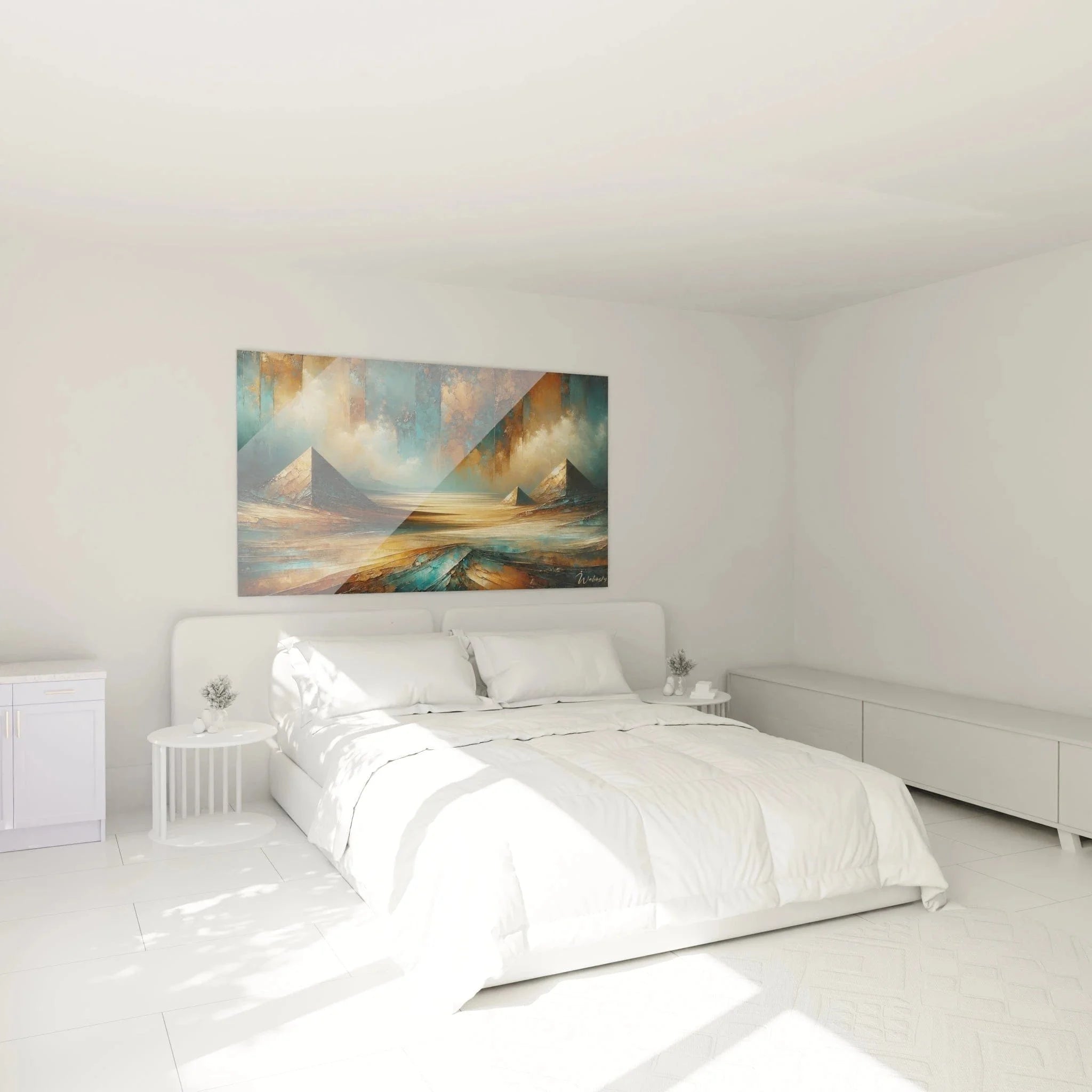 Abstrakte Pyramiden Wanddekoration im modernen Schlafzimmer mit warmen Metalltönen