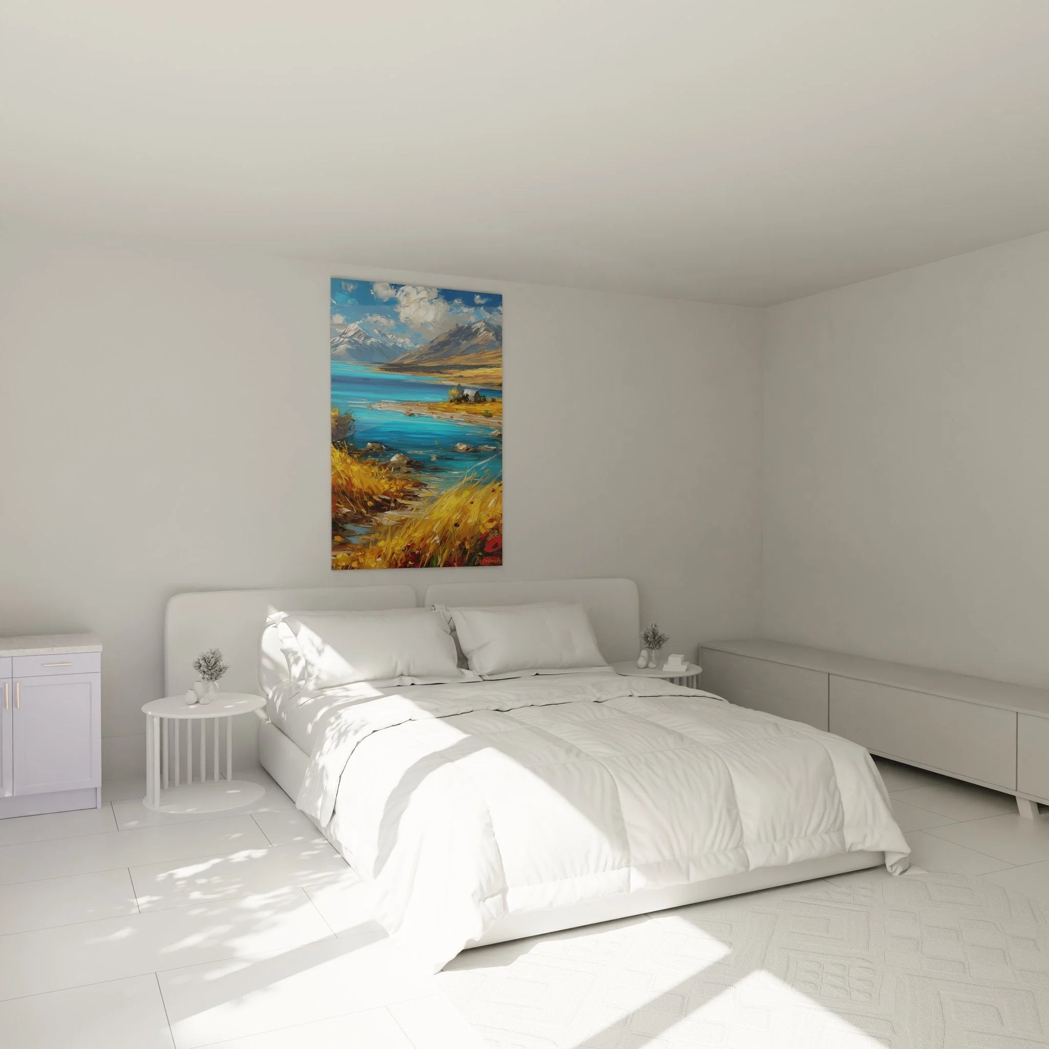 Alpenpanorama Wandbild als stilvolle Schlafzimmer Dekoration mit beruhigender Berglandschaft am See