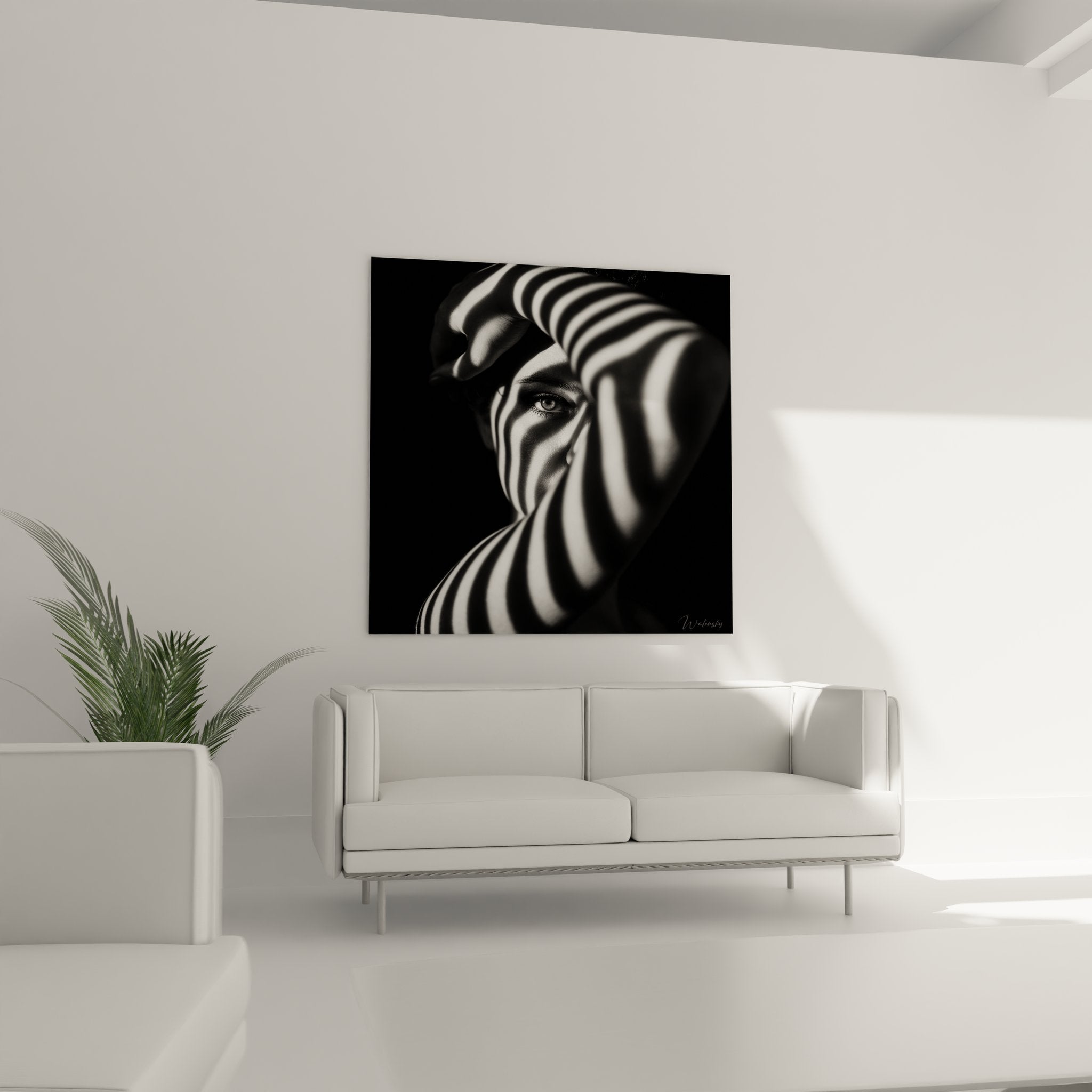 Nahaufnahme des abstrakten Gesichtsporträts mit intensivem Auge und Lichtspiel