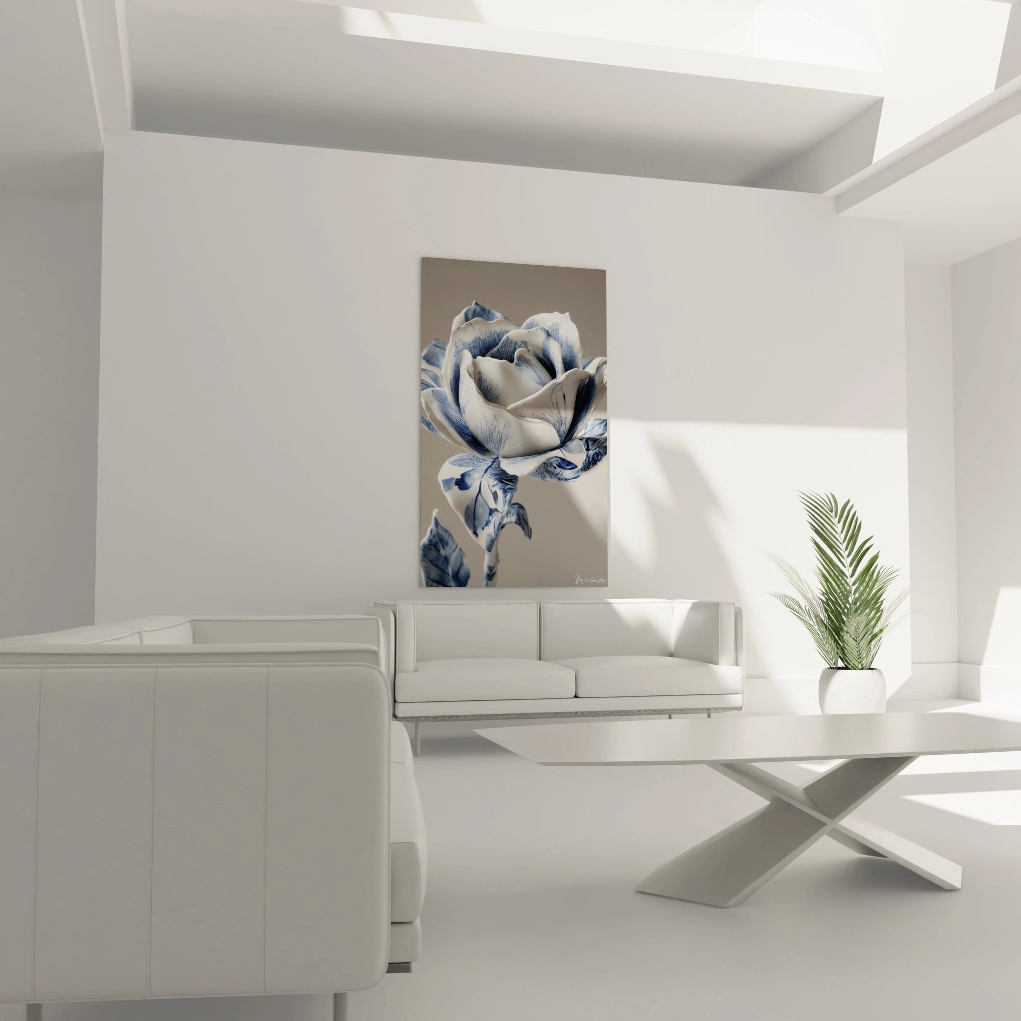 Detailansicht der blauen Rose in Porzellanoptik mit feinen blauen Linien und cremefarbenen Blütenblättern