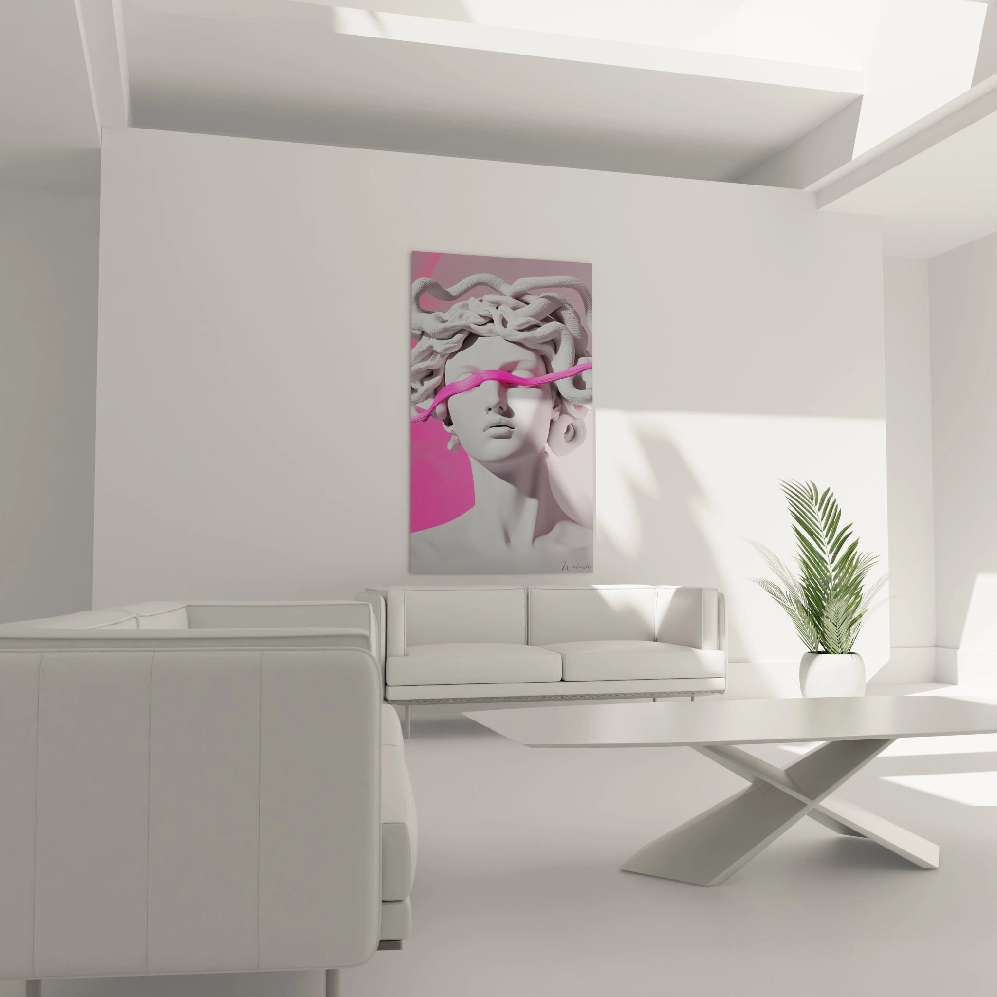 Detailansicht der Medusa Statue mit pinkem Augenband und weißen Schlangenhaar