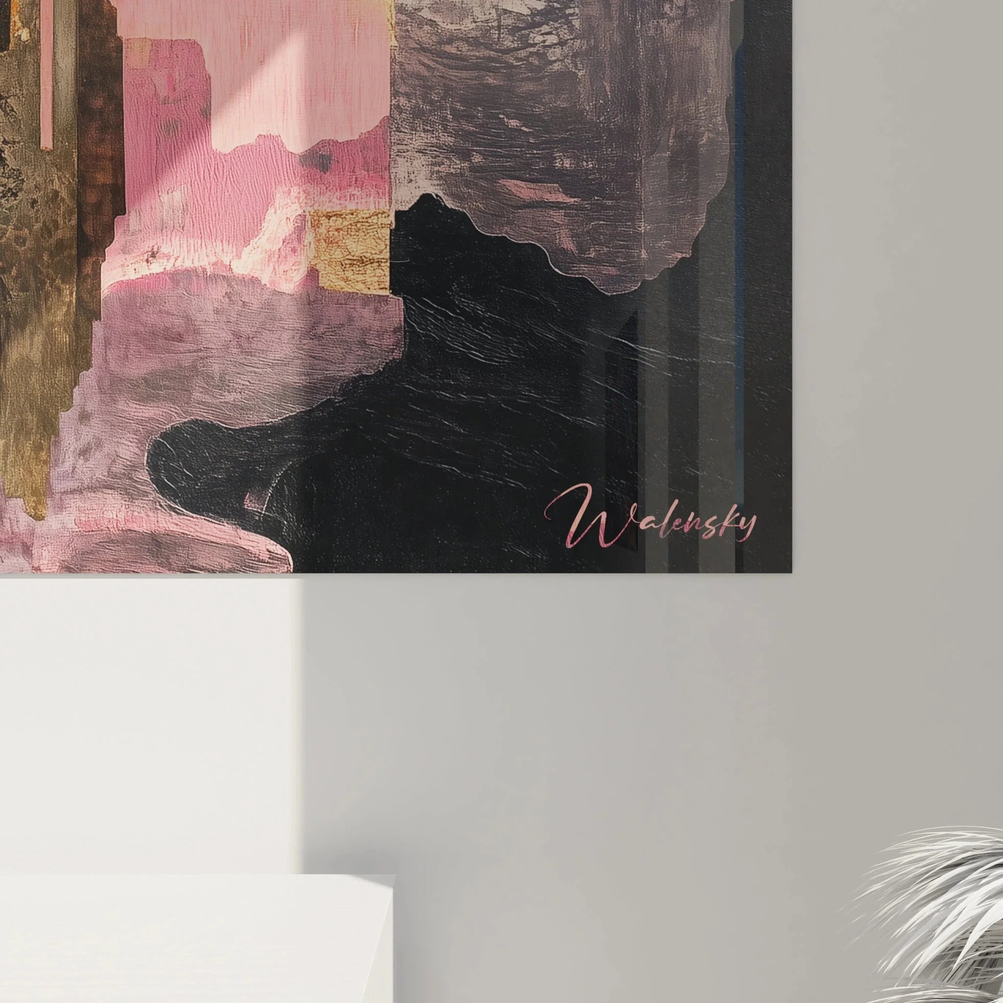 Gesamtansicht des abstrakten Wandbildes mit rosa-goldener Komposition - Malerei-Optik