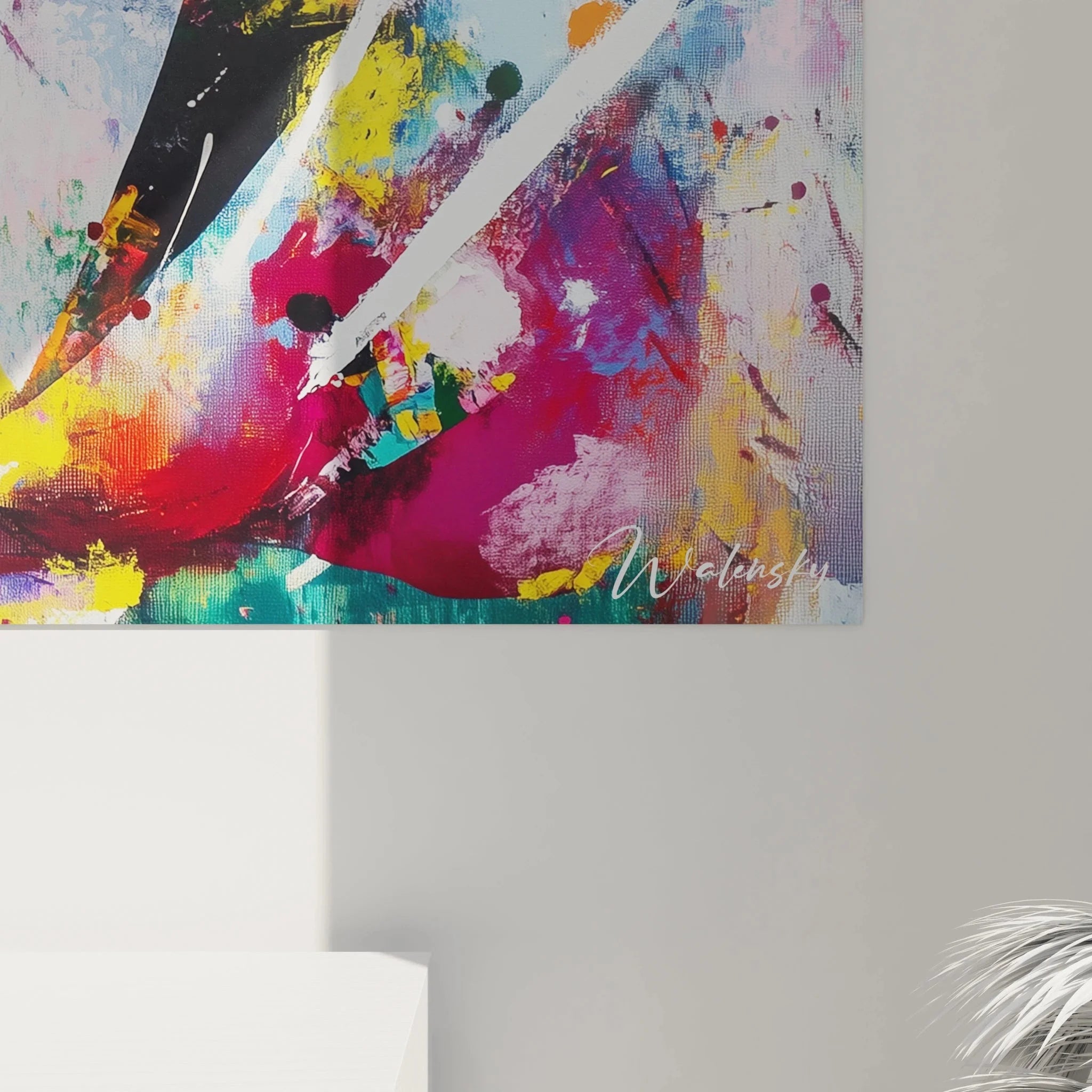 Gesamtansicht moderne Wanddekoration - abstrakte Komposition mit intensiver Farbpalette