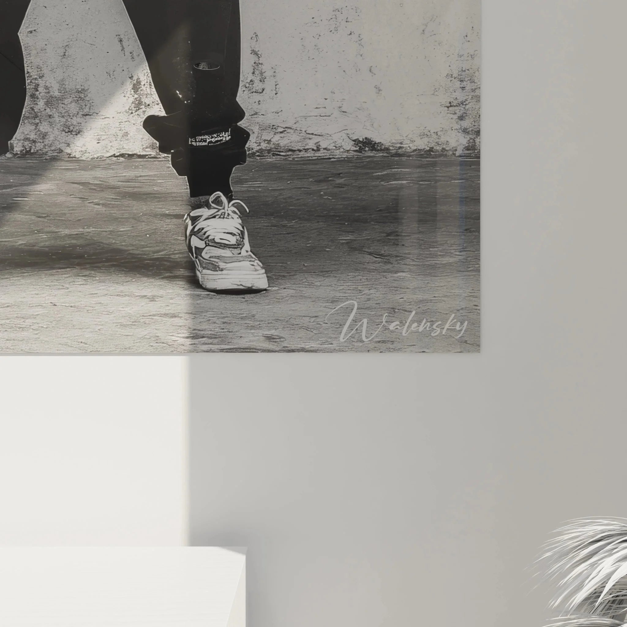 Gesamtansicht Wandbild Streetwear Style mit coolem Model in authentischer Urban Fashion Pose