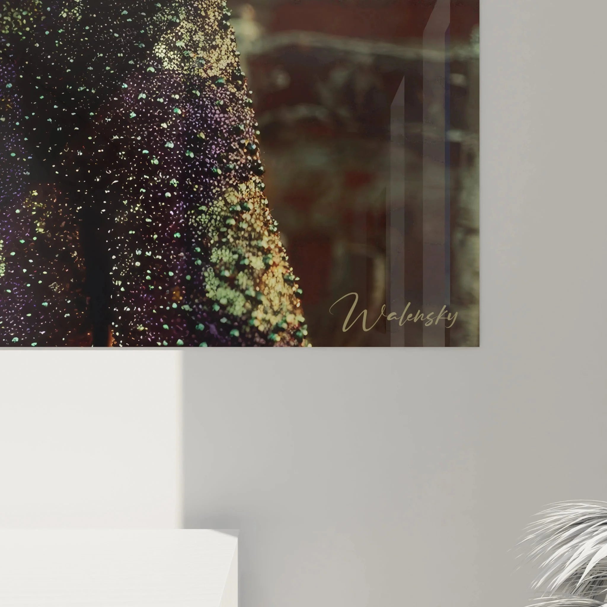 Gesamtansicht Vintage Mode Wandbild - glamouröse Frau mit Sonnenbrille in modernem Interieur