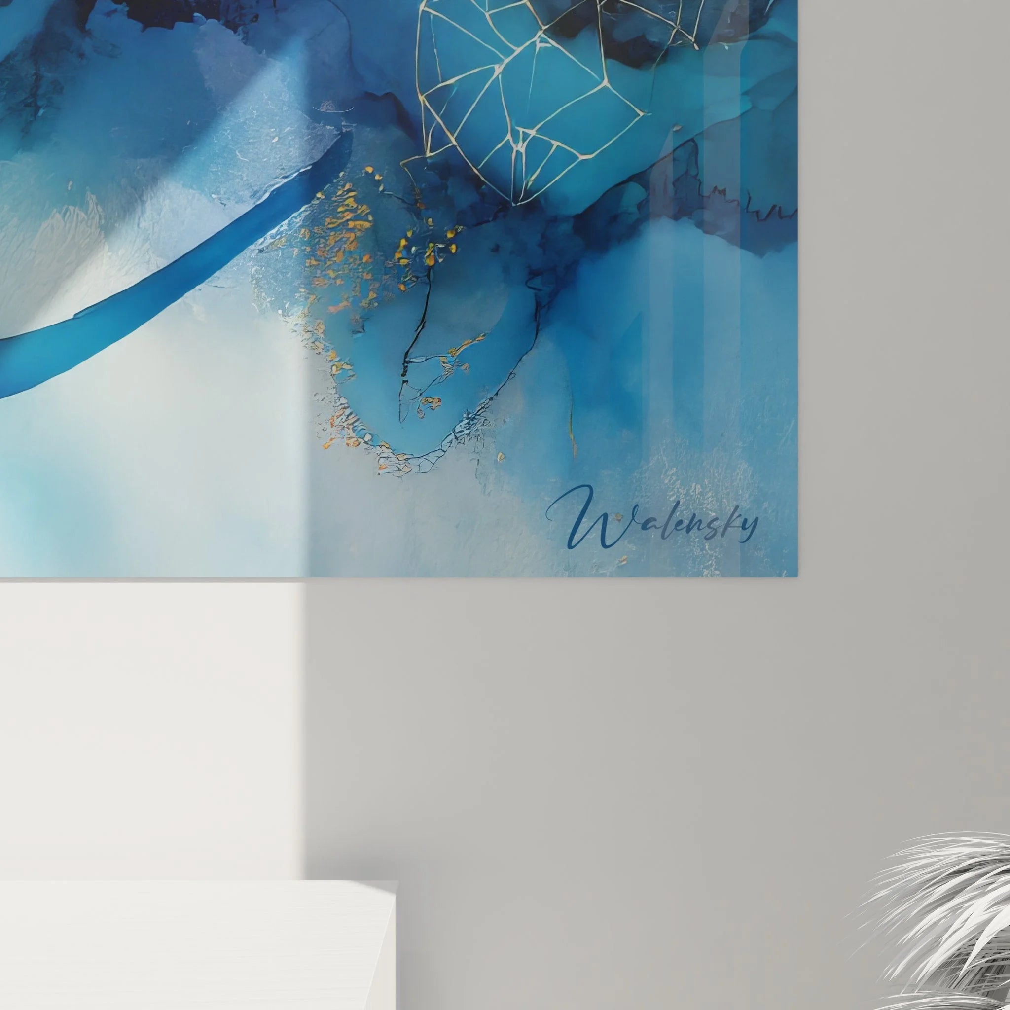 Gesamtansicht Wandbild blaue abstrakte Landschaft mit geometrischen Elementen und Goldakzenten