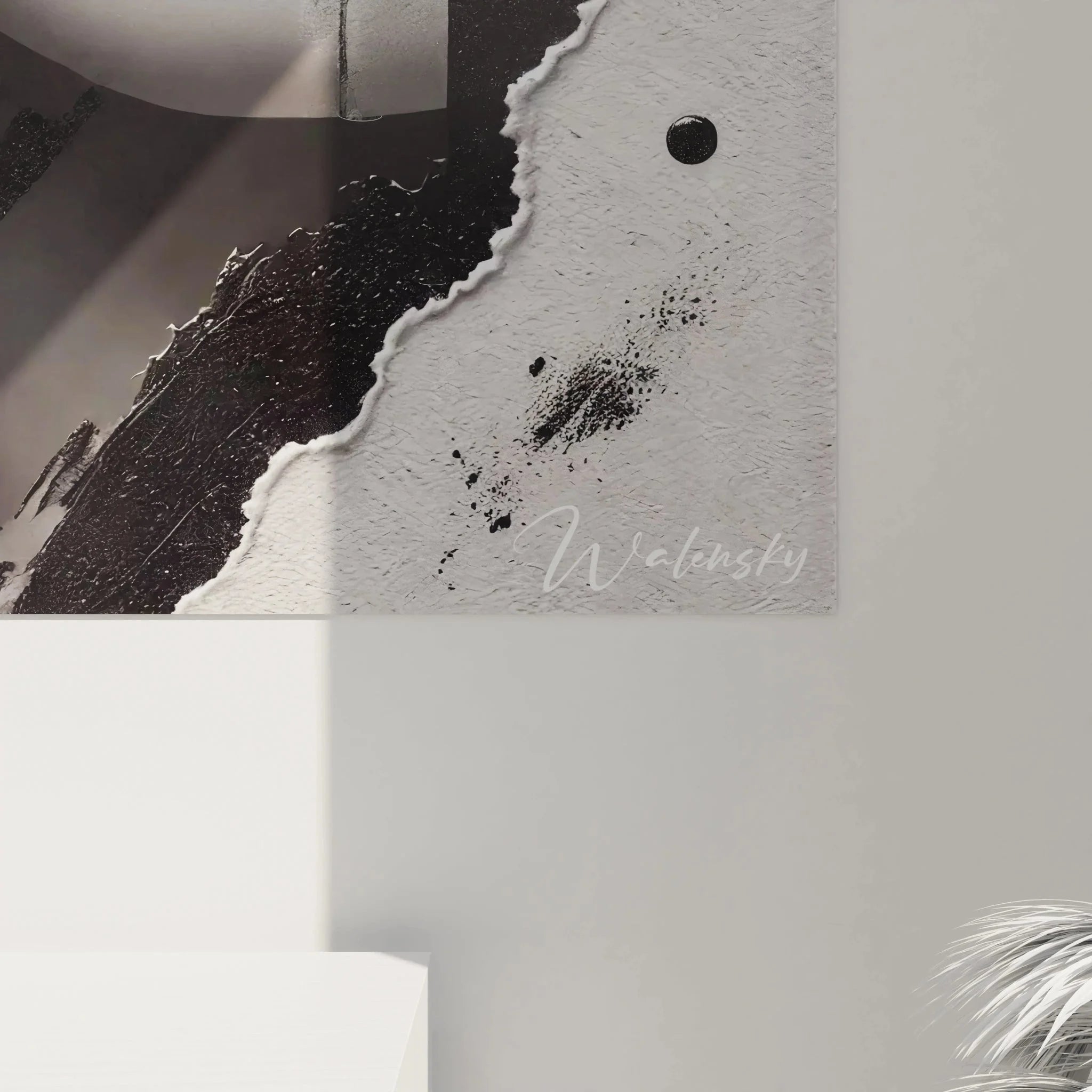 Gesamtansicht Wandbild Frau schwarz-weiß, komplettes Portrait mit abstrakten Elementen