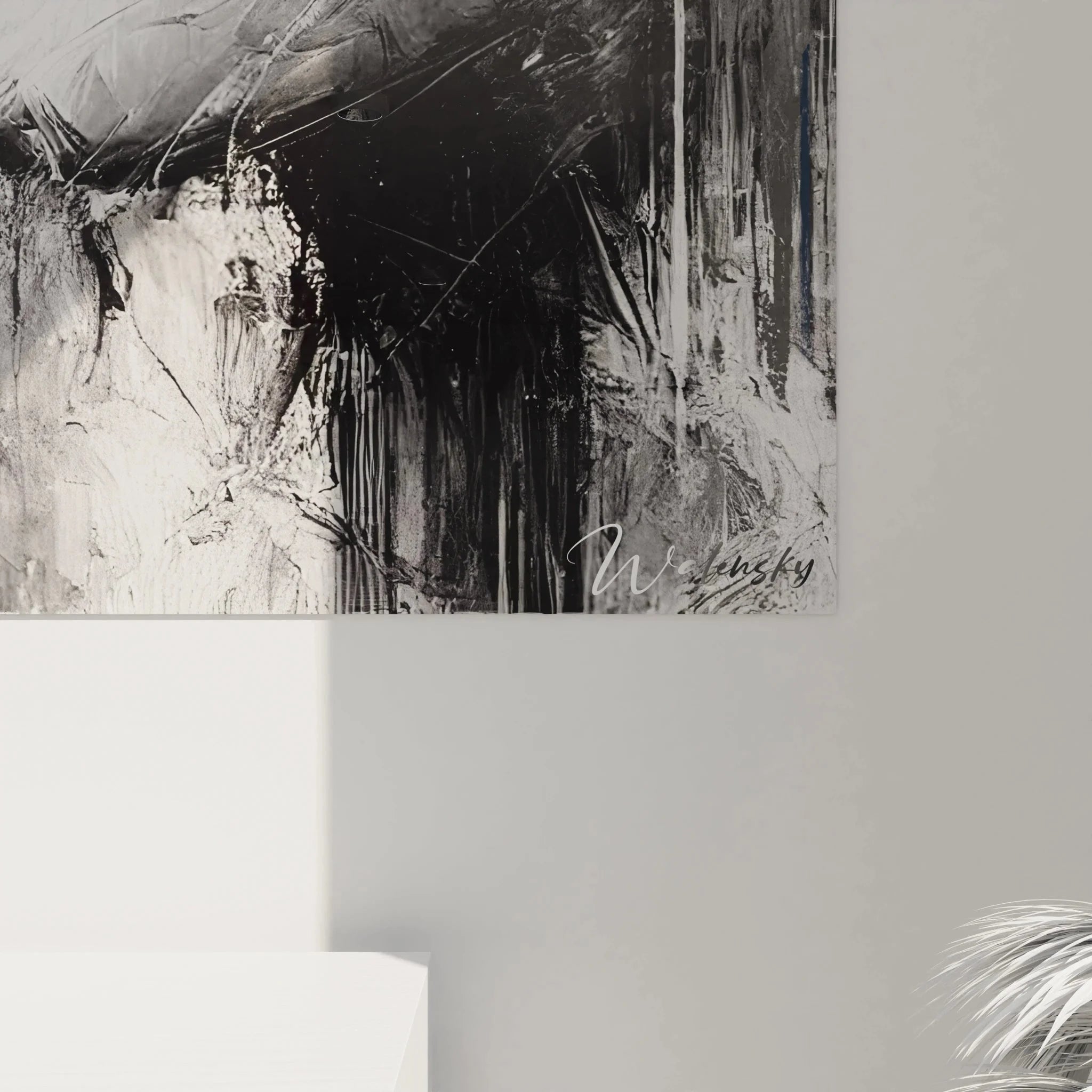 Gesamtansicht Wandbild abstrakt schwarz-weiß Frauenportrait mit dynamischen Pinselstrichen auf Leinwand