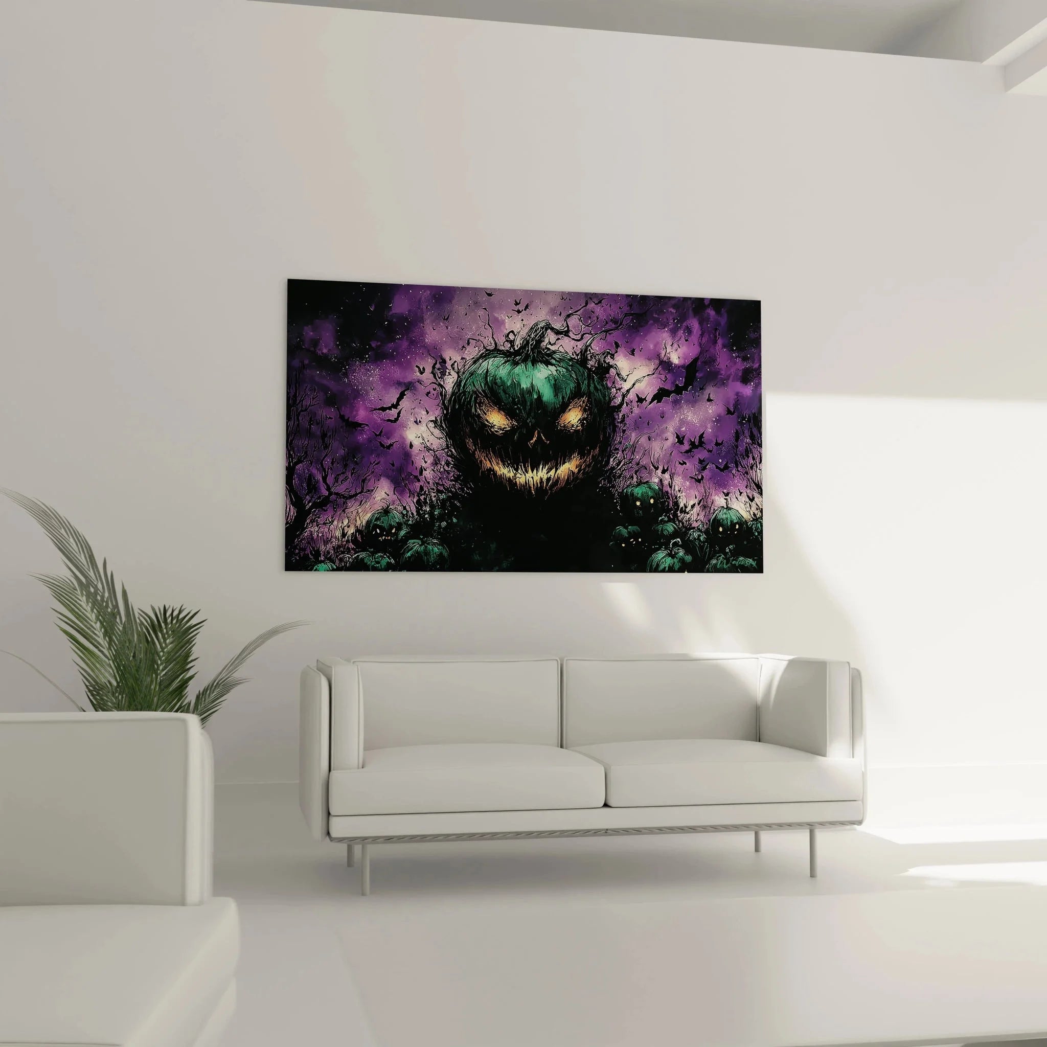 Detailaufnahme gruseliger Halloween Kürbis Wandbild mit orange leuchtenden Augen und Ranken