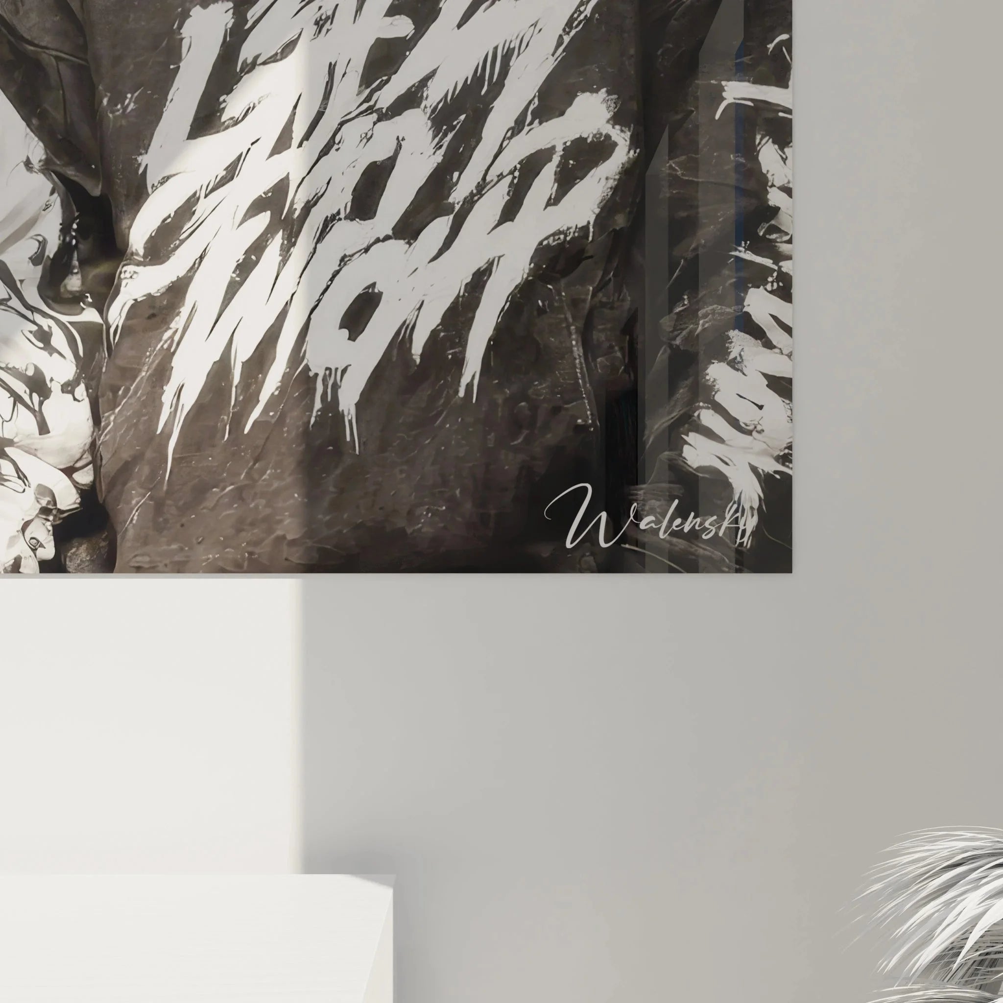 Gesamtansicht Hip-Hop Trio Wandbild in Wohnraum Ambiente als moderne Urban Art Dekoration