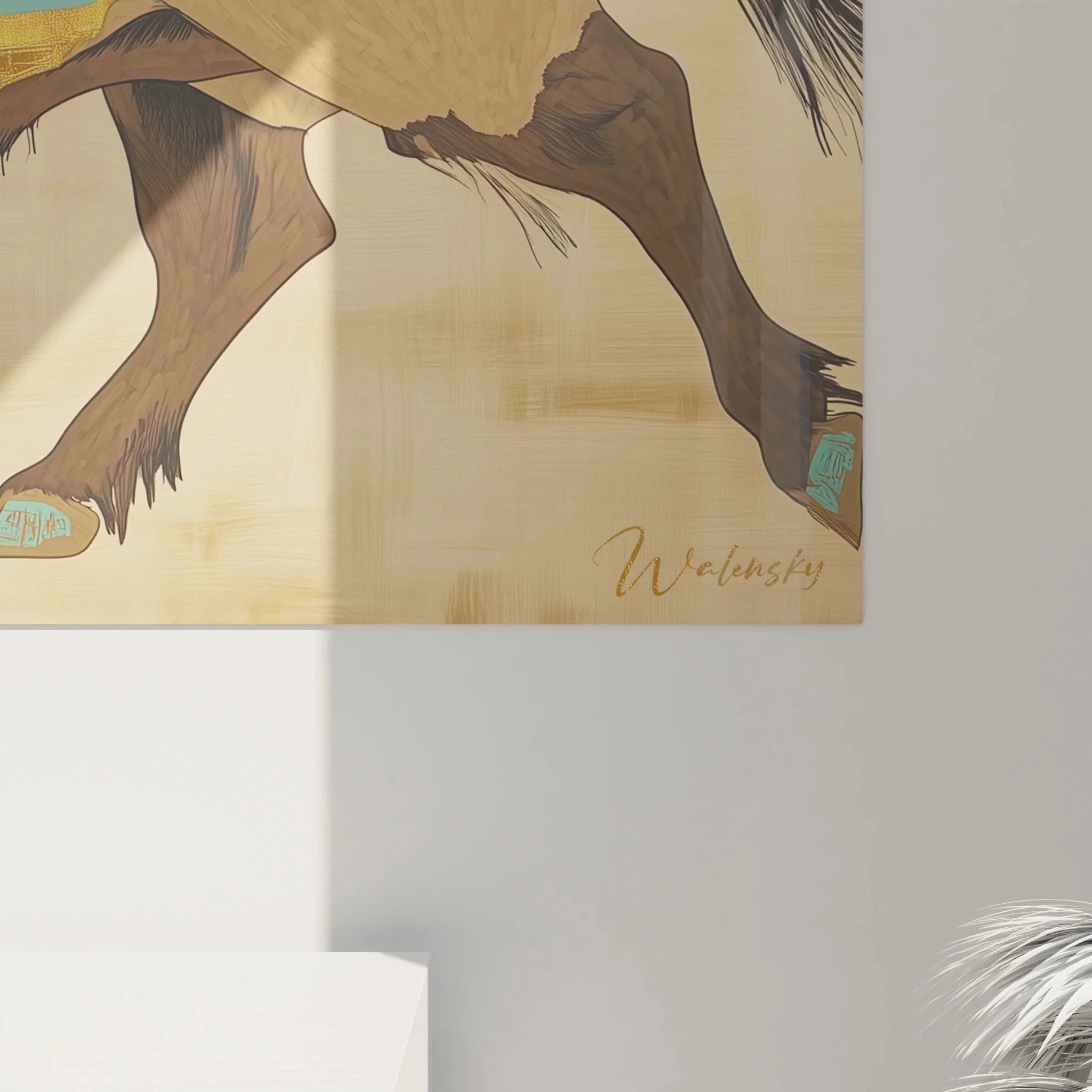 Gesamtansicht des majestätischen Bison Wandbildes mit künstlerischen goldenen Mustern