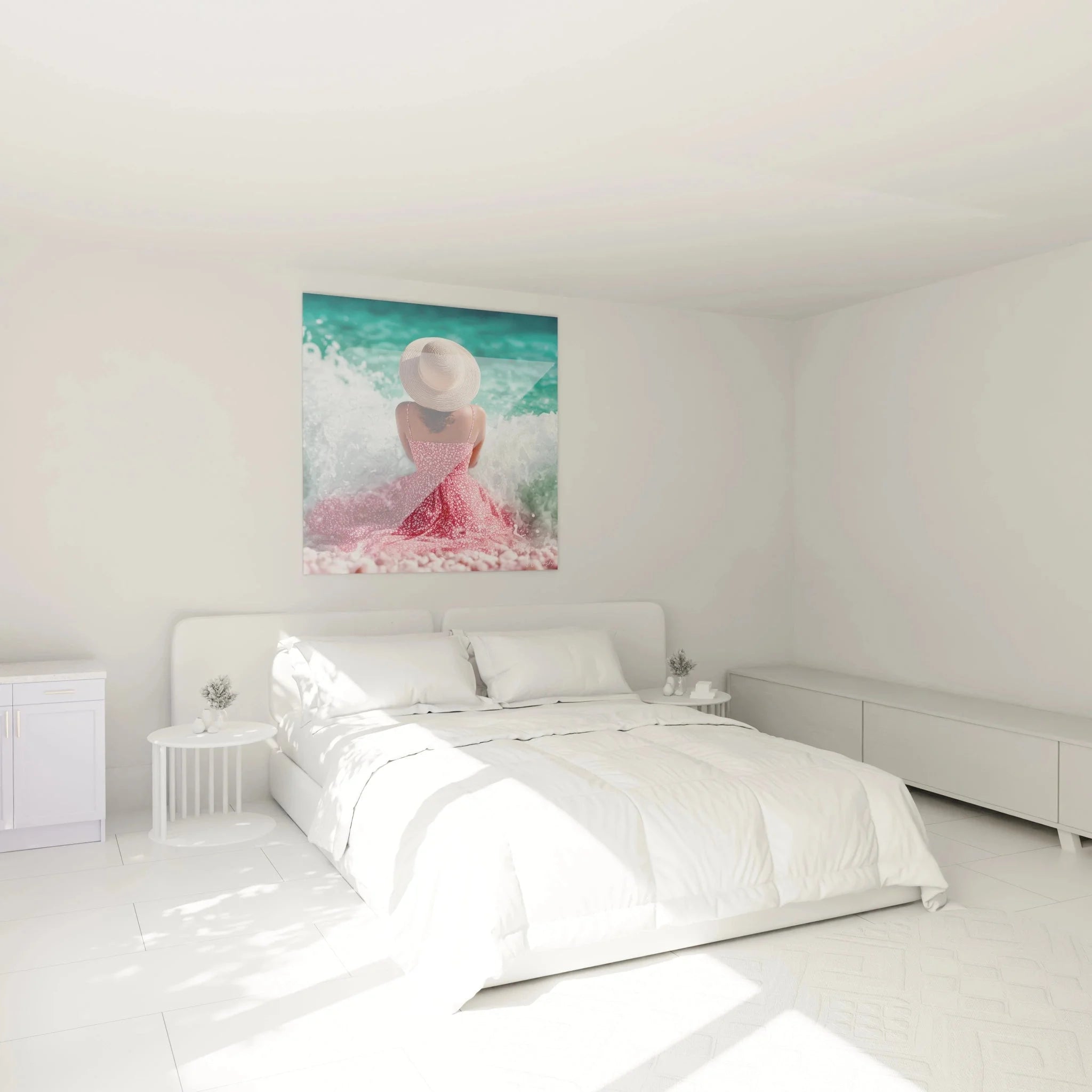 Maritime Wanddekoration im Schlafzimmer: Frau am Meer in Rot - sommerliche Wandkunst für entspanntes Ambiente