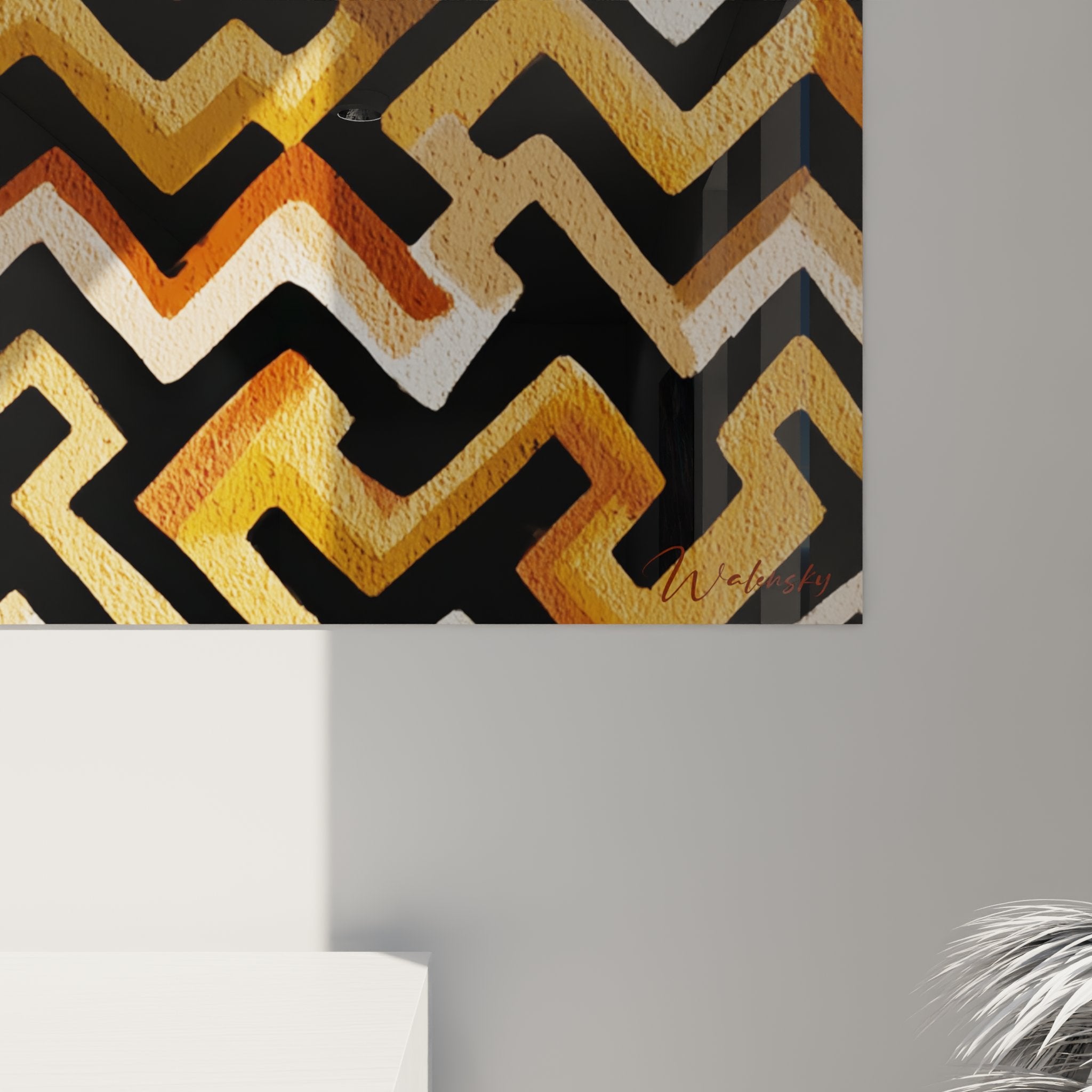 Panoramaansicht des abstrakten afrikanischen Wandbildes mit labyrinthartigen Mustern in elegantem Ambiente