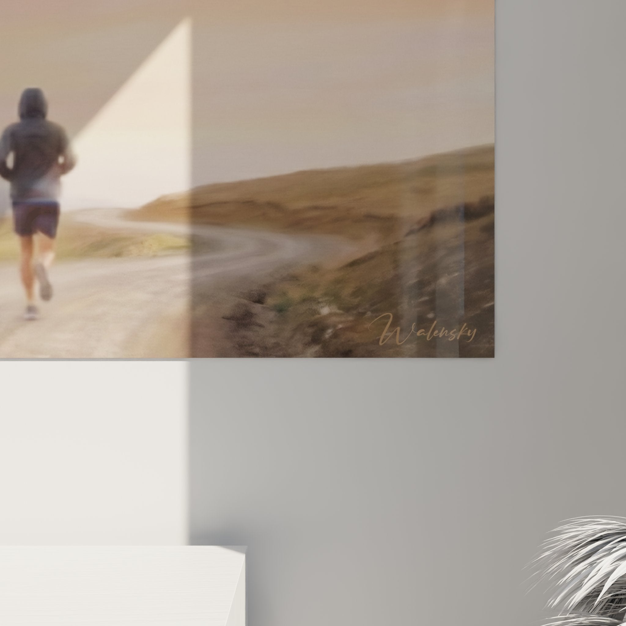 Gesamtansicht des panoramaförmigen Wandbildes mit Läufer bei Sonnenuntergang in eleganter Raumgestaltung