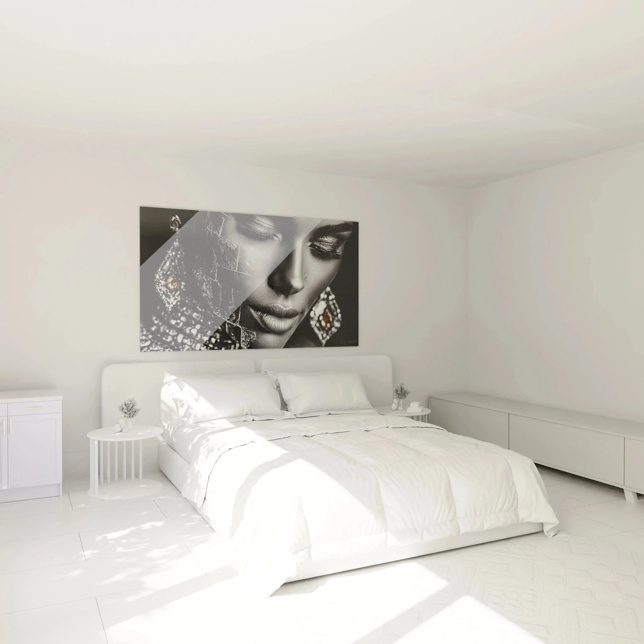 Schlafzimmer Wanddeko mit elegantem Frauenportrait und Schmuck in stilvoller schwarz-weiß Optik