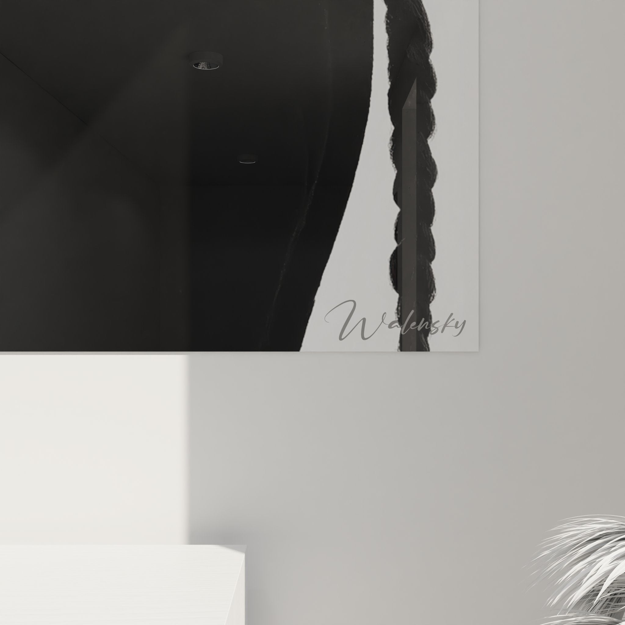 Gesamtansicht des modernen Profil-Wandbildes einer Frau in monochromer Schwarz-Weiß Darstellung