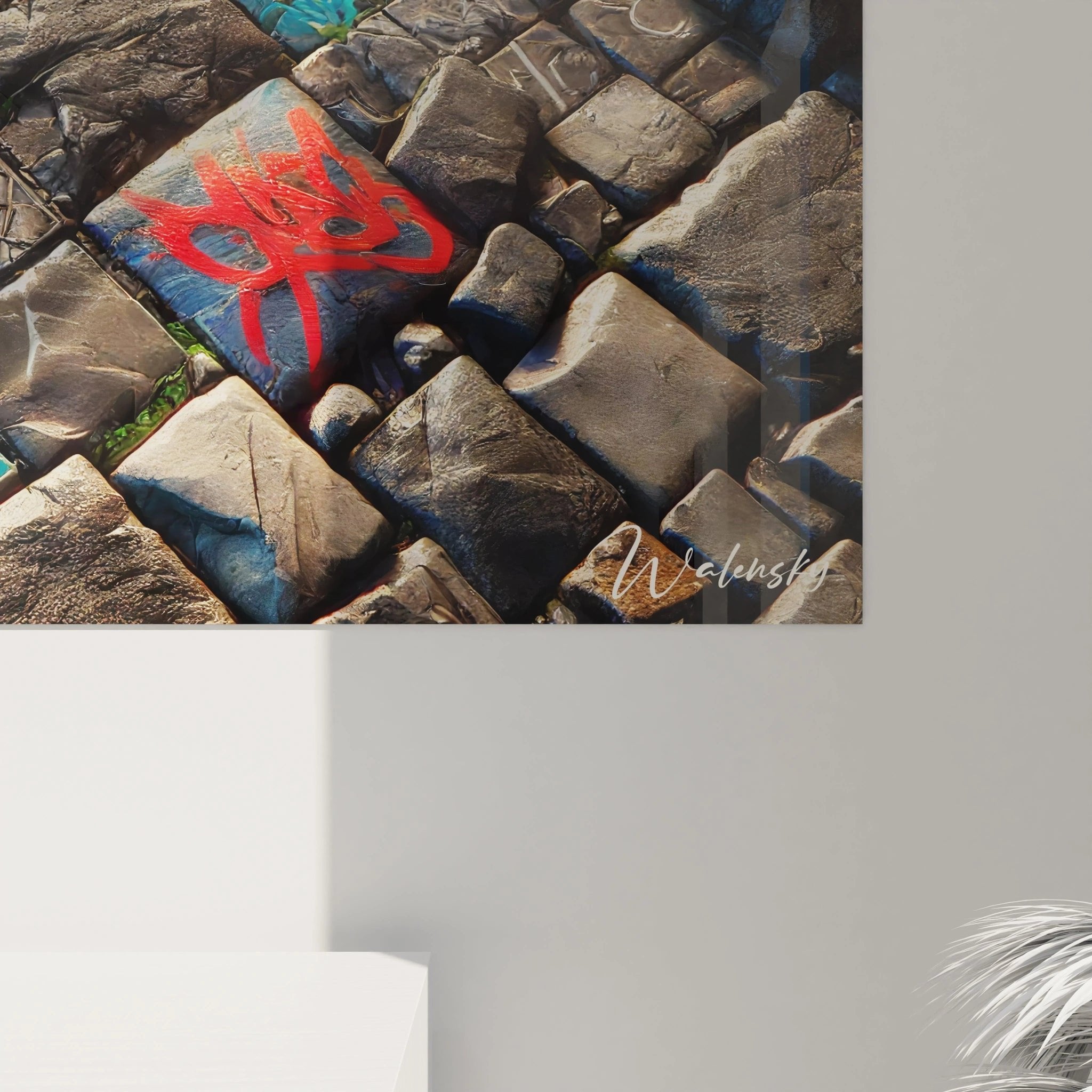 Gesamtansicht des urbanen Mosaik Wandbildes mit antikem Pflaster und moderner Straßenkunst