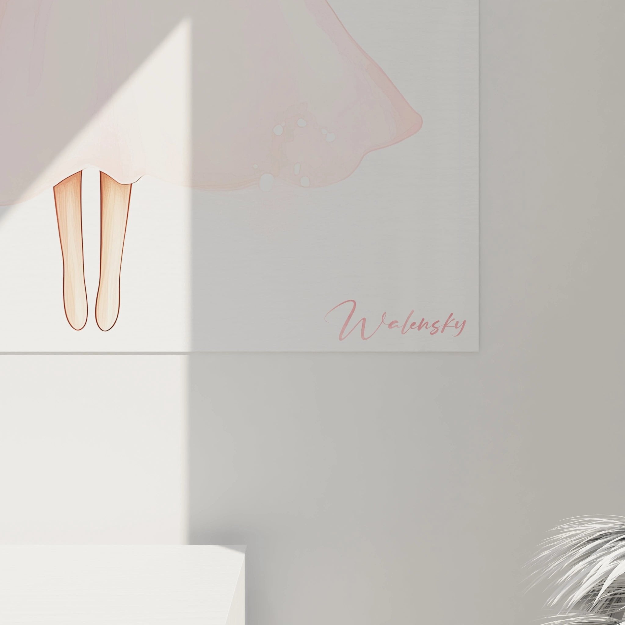 Gesamtansicht des Fee Wandbildes mit rosa Flügeln und Blumenschmuck im Aquarell-Stil