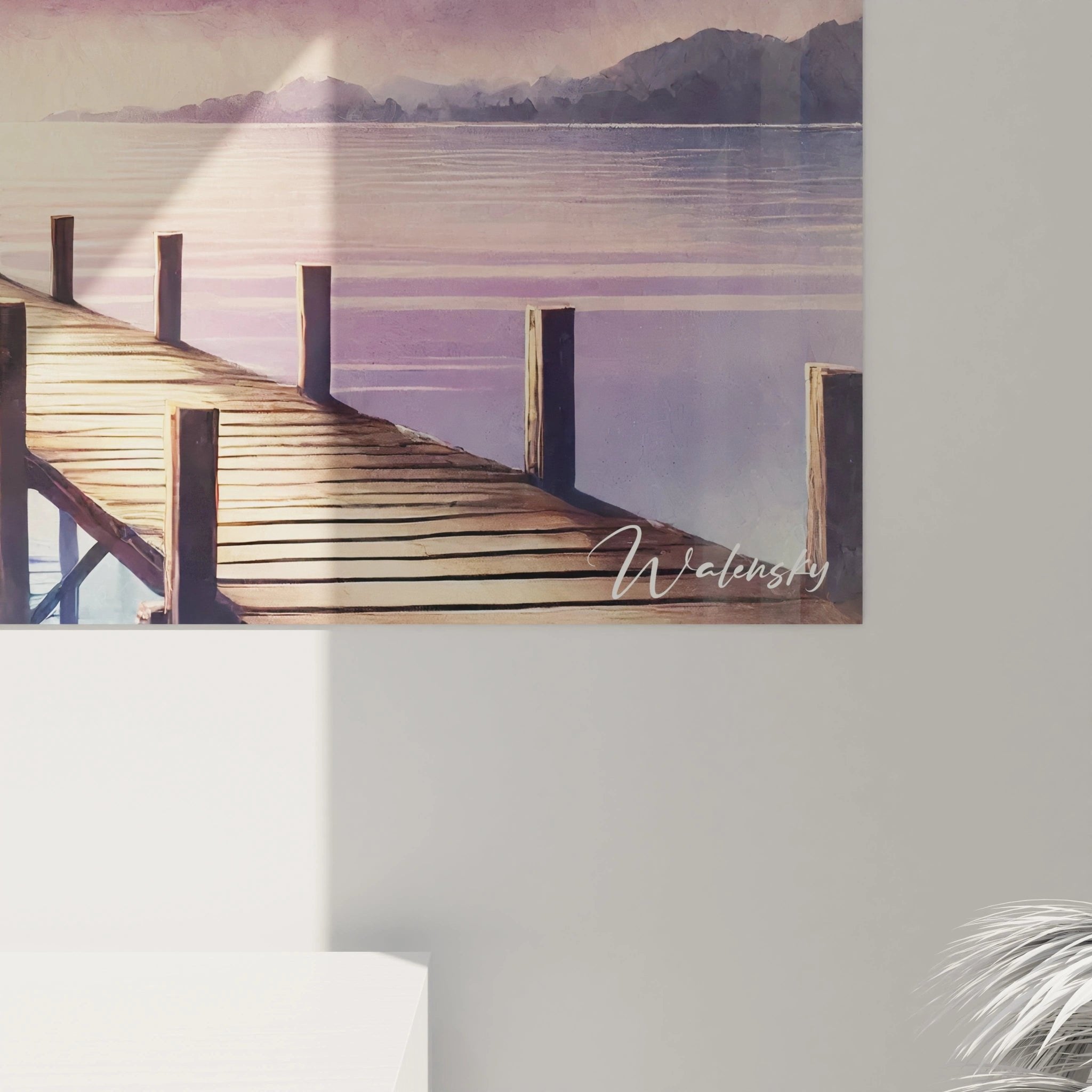 Gesamtansicht des Steg-Wandbildes mit romantischer Sonnenuntergang-Atmosphäre am See