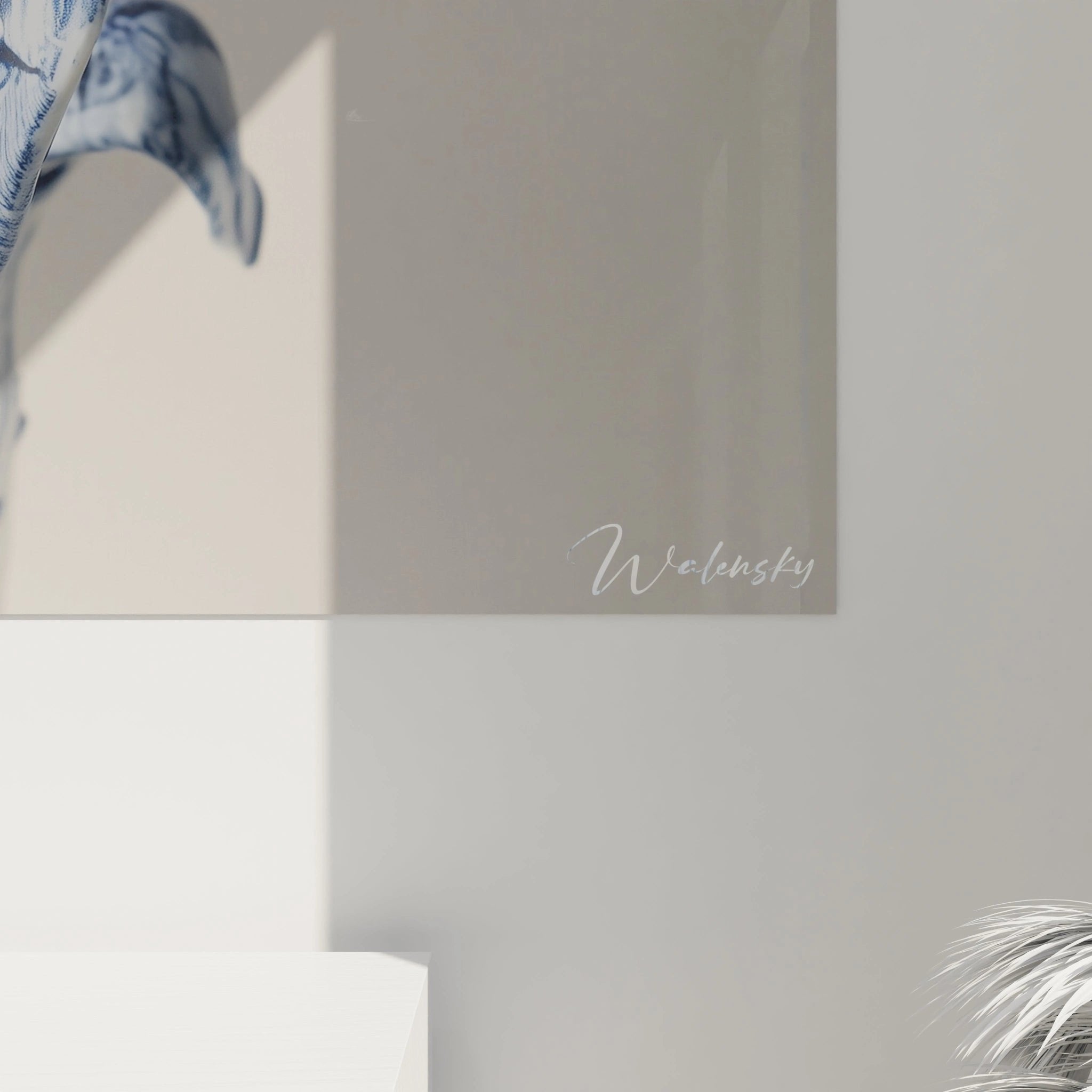 Gesamtansicht des Wandbildes blaue Rose in Porzellanoptik als edles Dekorationselement für Wohnräume