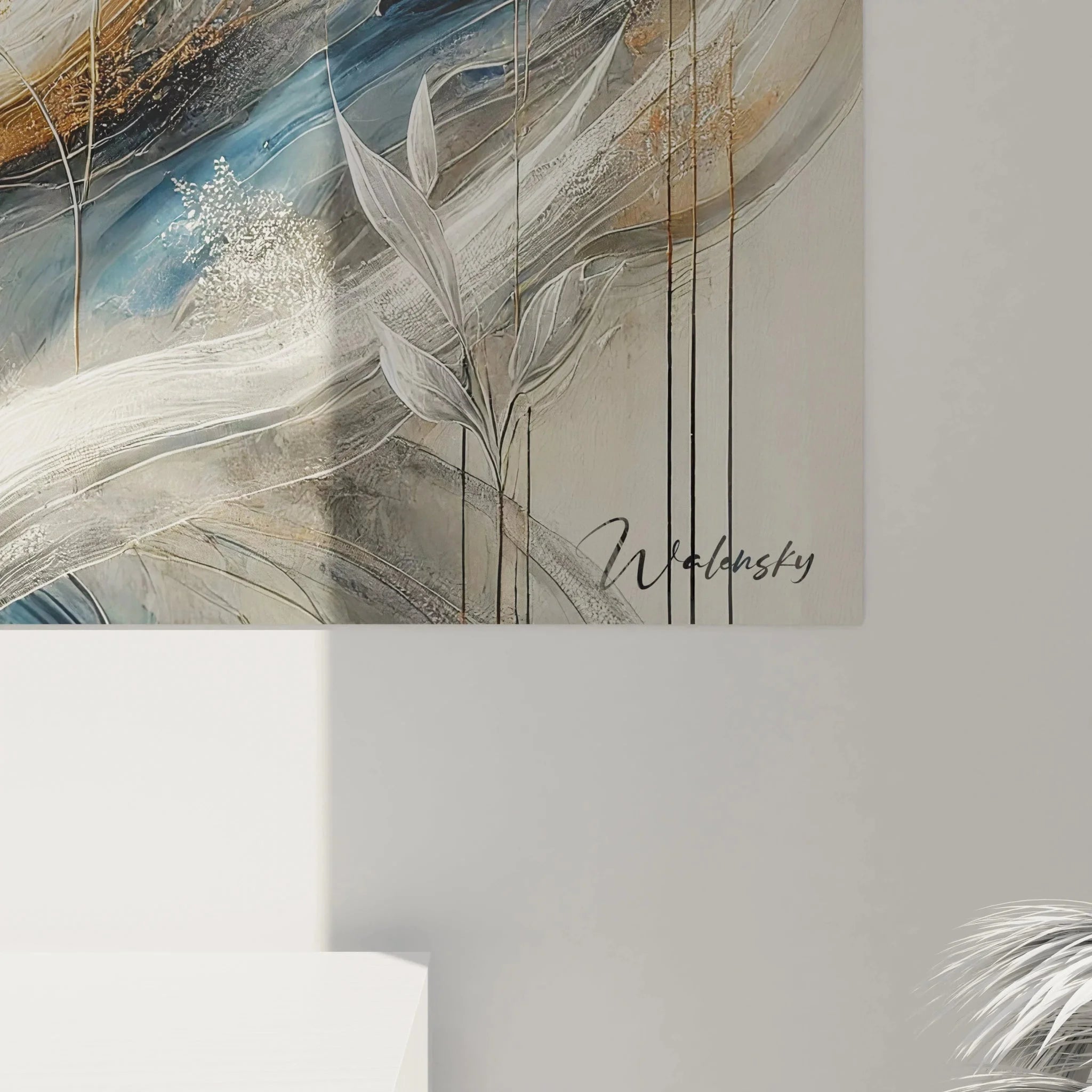 Gesamtansicht Wandbild abstrakte Strömung mit dynamischen Formen in Blau-Gold-Tönen Acryl-Optik