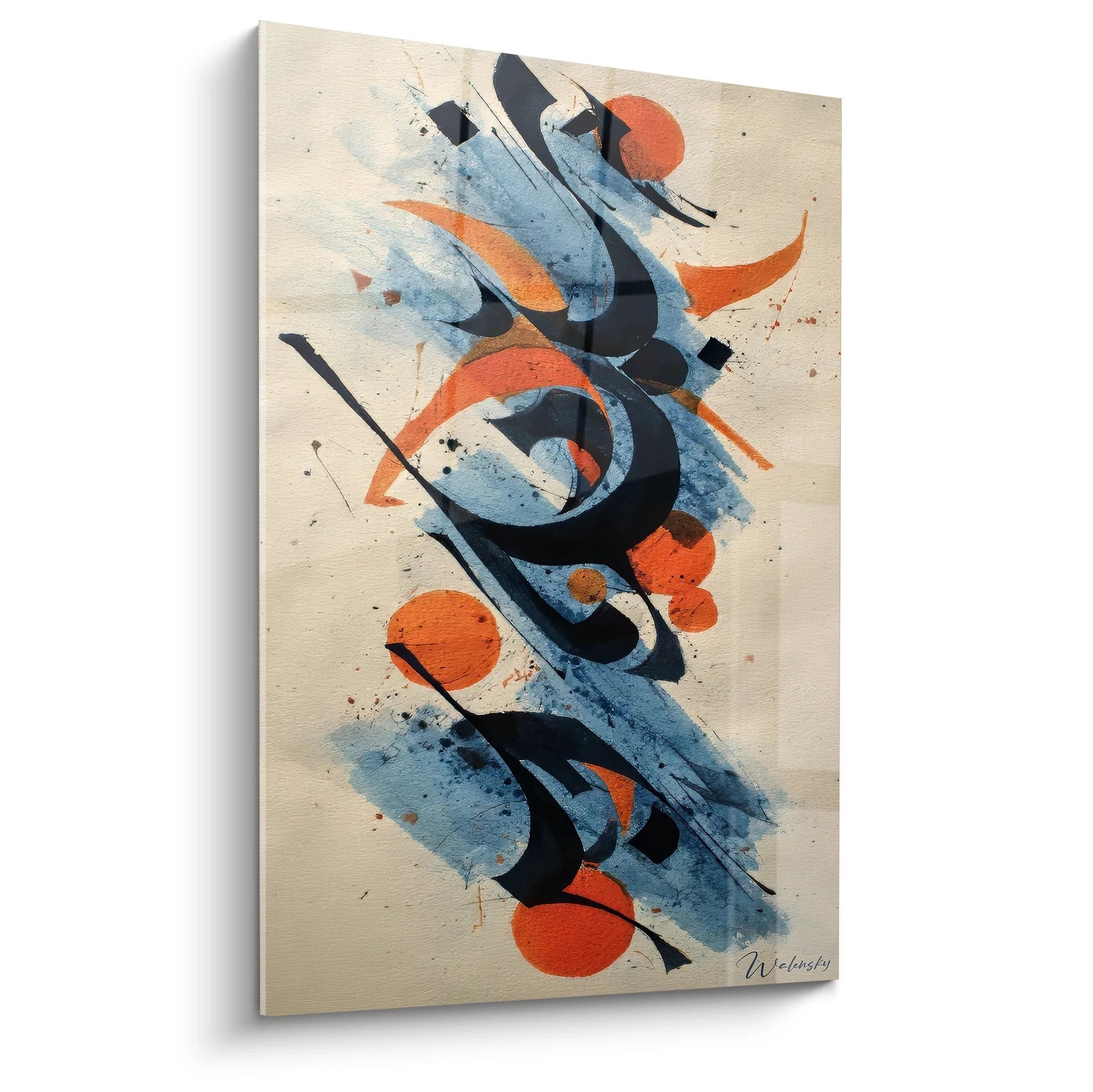 Wandbild abstrakte Kalligrafie mit schwarzen Pinselstrichen, blauen Aquarelltönen und orangefarbenen Akzenten