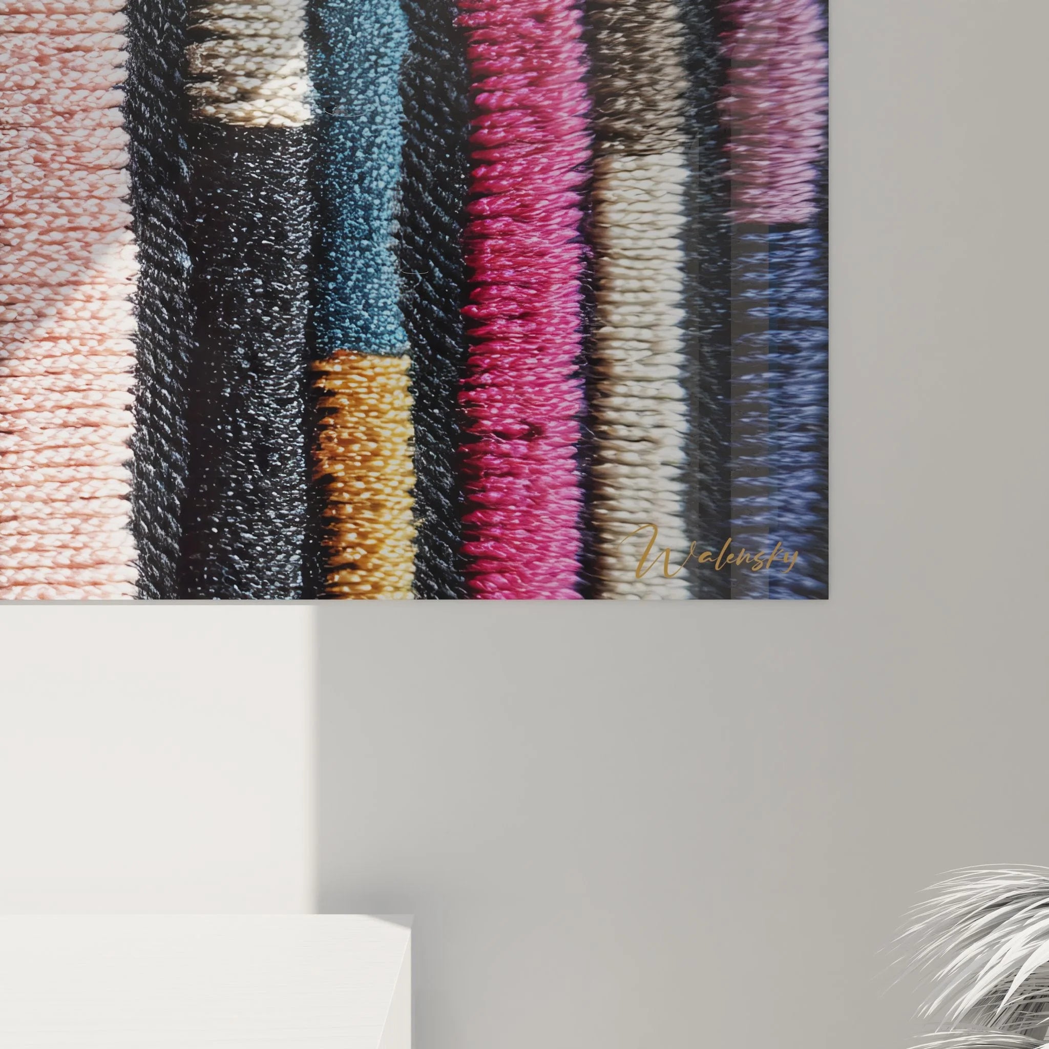 Gesamtansicht des Wandbildes mit afrikanischen Textilien in horizontaler Anordnung