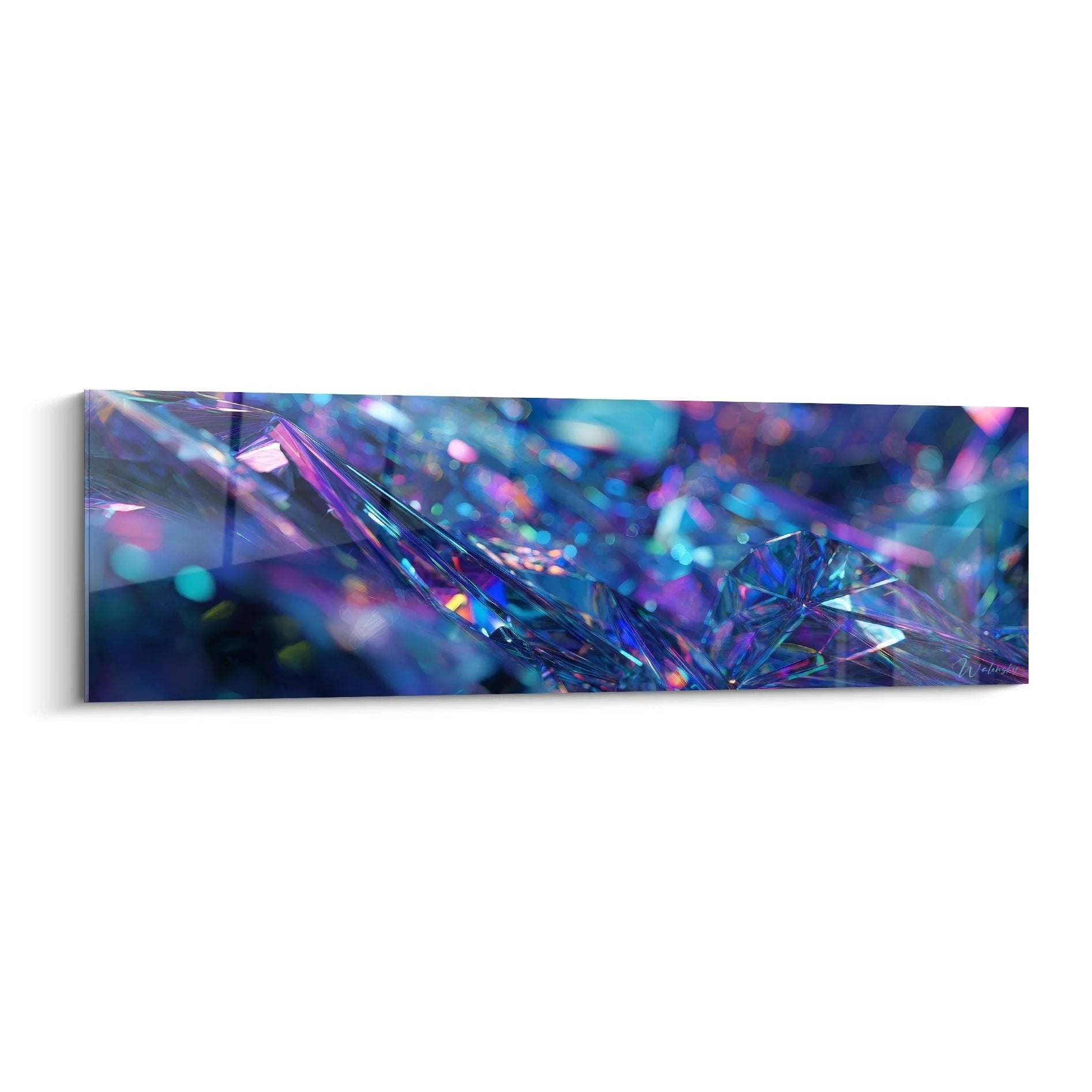 Futuristisches Wandbild mit prismatischen Diamant-Kristallen in Blau, Violett und Pink Tönen