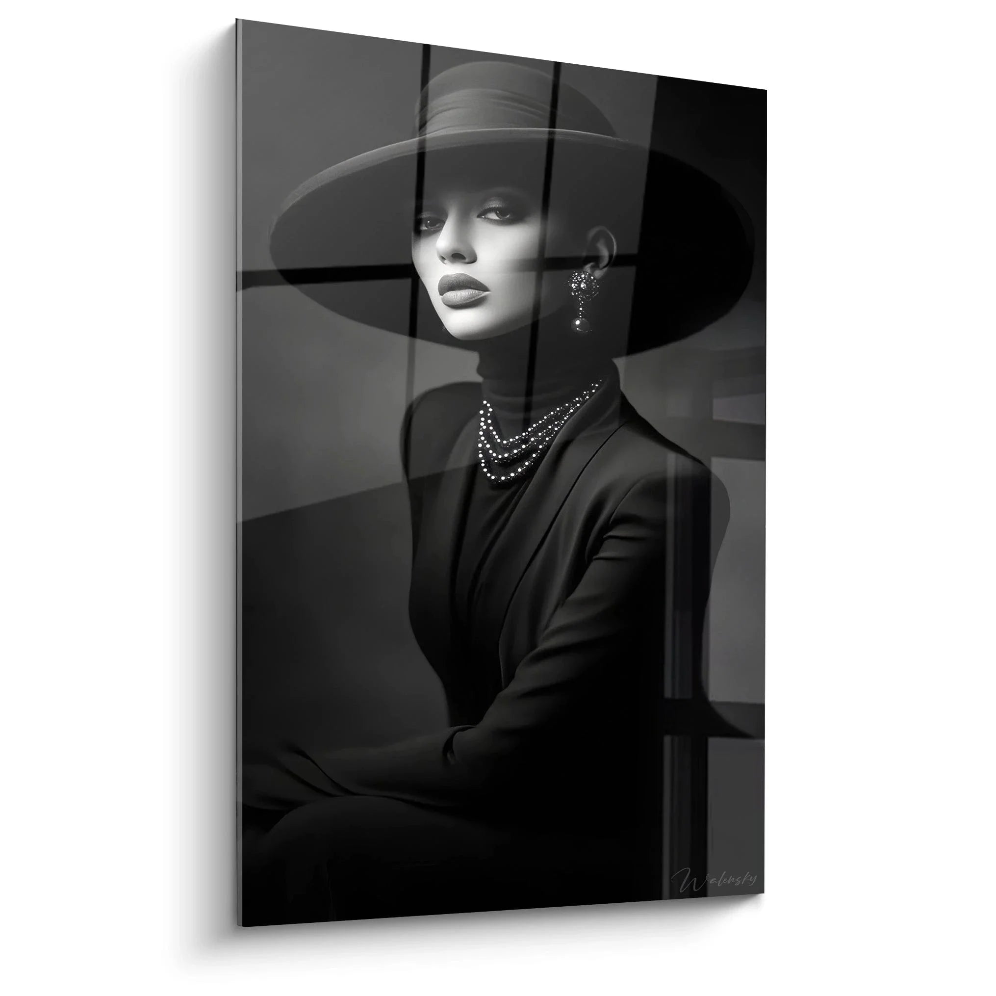 Wandbild elegante Dame mit schwarzem Hut und Perlenkette in schwarz-weiß Mode Portrait Kunstdruck