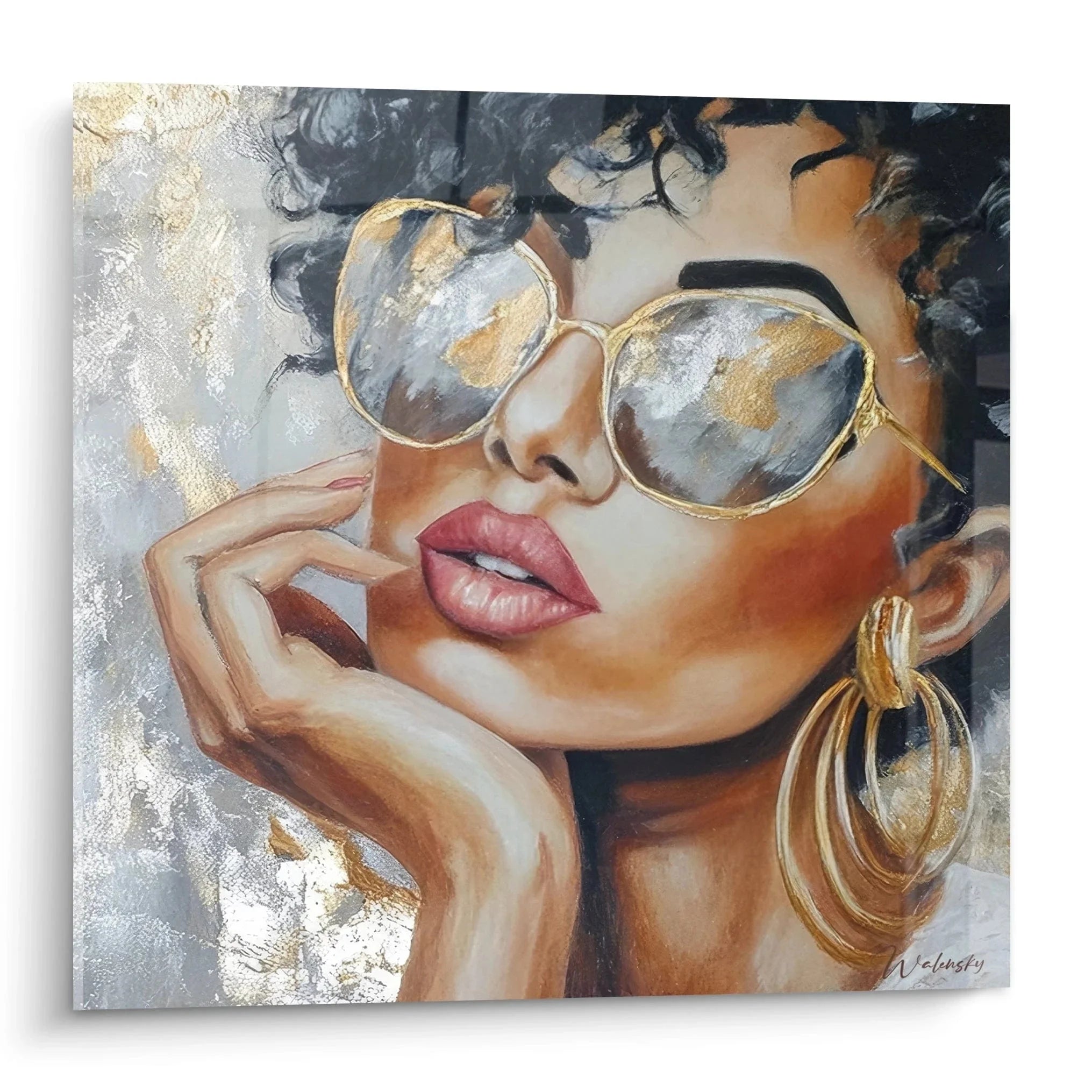 Elegantes Wandbild einer stilvollen Frau mit goldener Sonnenbrille und lockigem Haar, Kunstdruck Mode-Gesicht