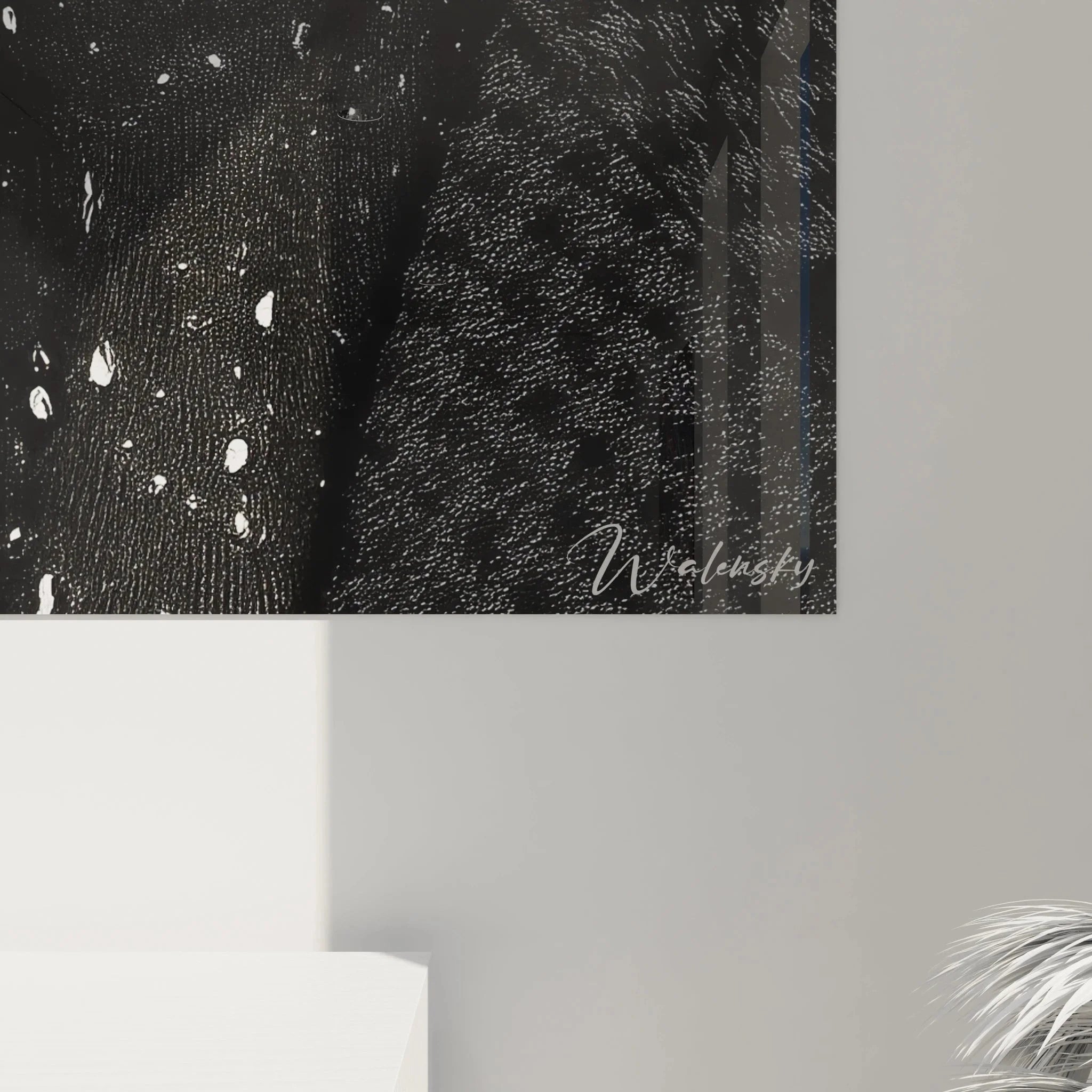 Gesamtansicht Wandbild mysteriöse Frau Sonnenbrille, schwarz-weiß Mode Kunstwerk Wohnzimmer