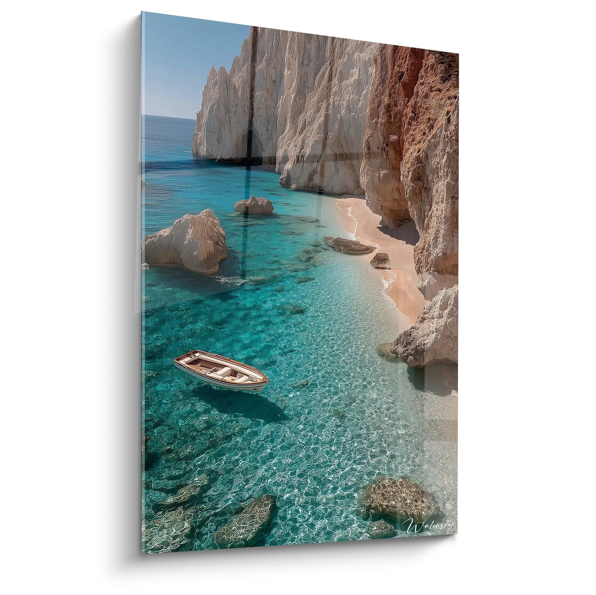 Wandbild Griechenland Bucht mit türkisblauem Wasser und weißen Klippen, Holzboot im kristallklaren Meer