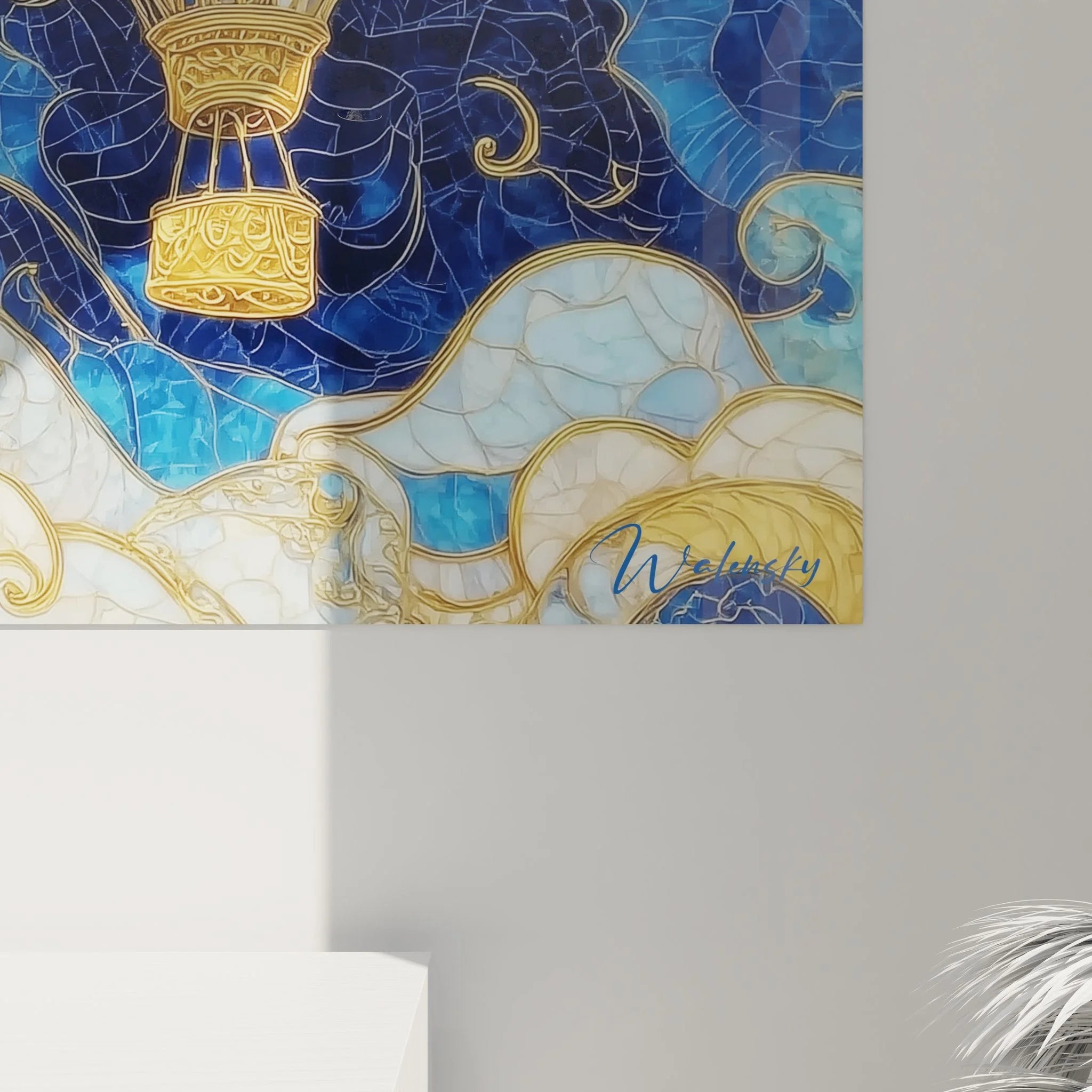 Gesamtansicht Wandbild Heißluftballon XXL mit ornamentalen Wolken und königsblauem Himmel