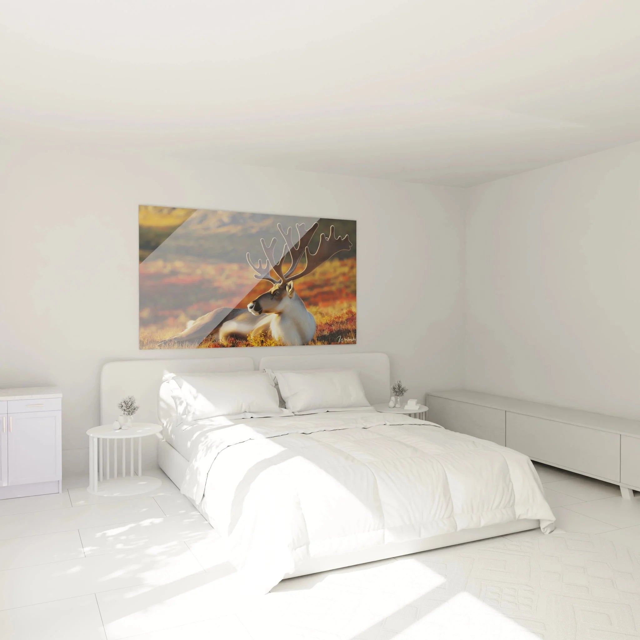 Wandbild Karibu Hirsch in Schlafzimmer Ambiente, warme Herbstfarben schaffen gemütliche Wohnatmosphäre