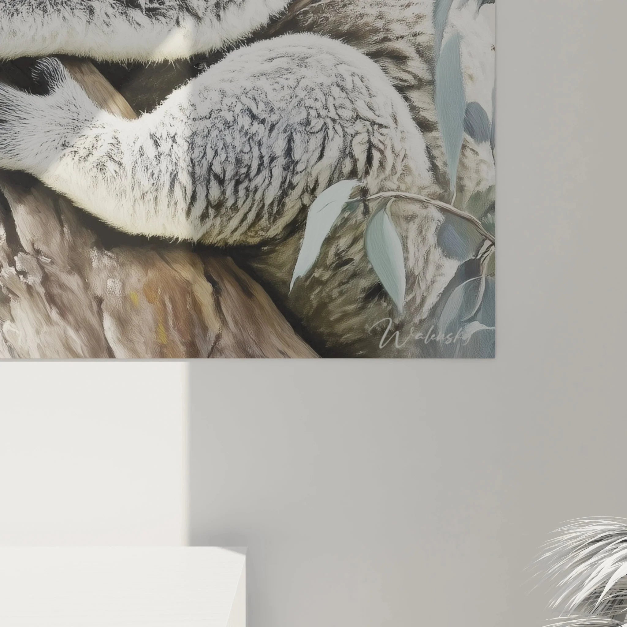 Gesamtansicht Wandbild Koala Eukalyptusbaum, australische Tierwanddeko für moderne Wohnräume und Büros
