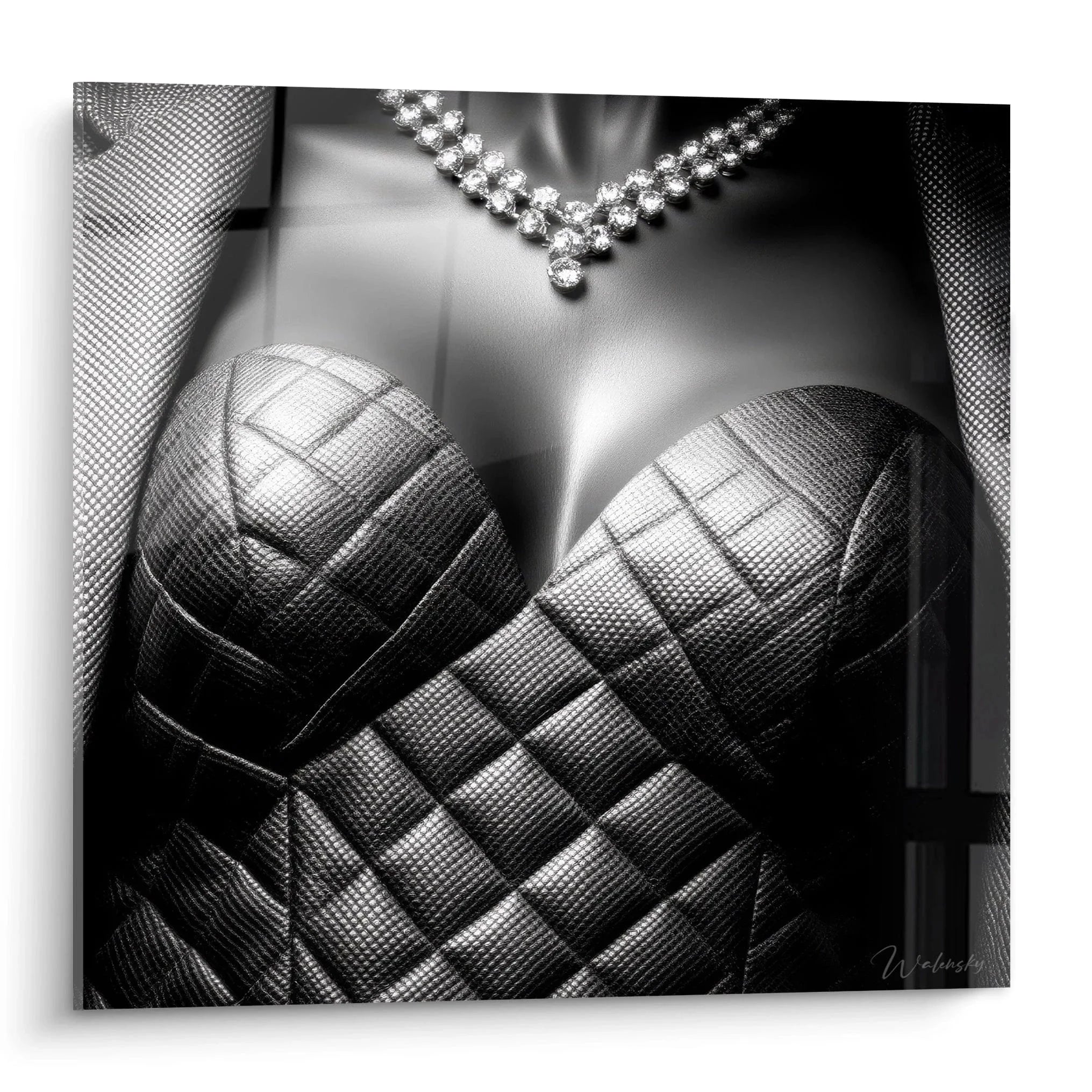 Wandbild elegante Frau im strukturierten Korsett mit Diamantenkette, schwarz-weiß Modefotografie Premium Kunstdruck