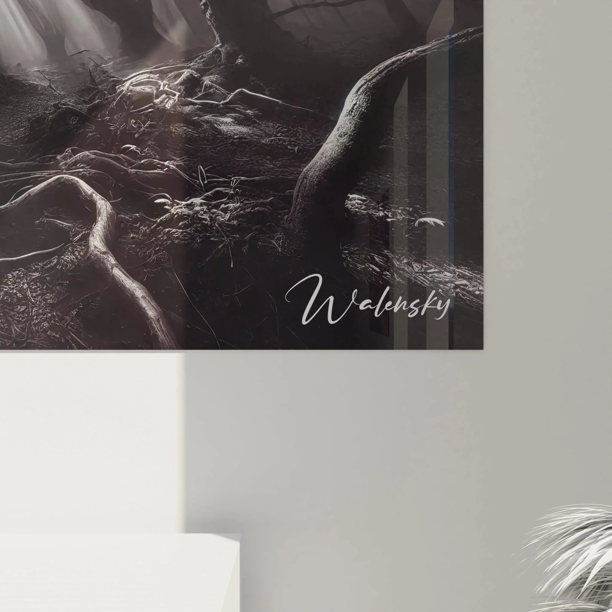 Gesamtansicht Wandbild mystischer Wald schwarz-weiß, dramatische Waldlandschaft mit Lichtstrahlen und Nebel