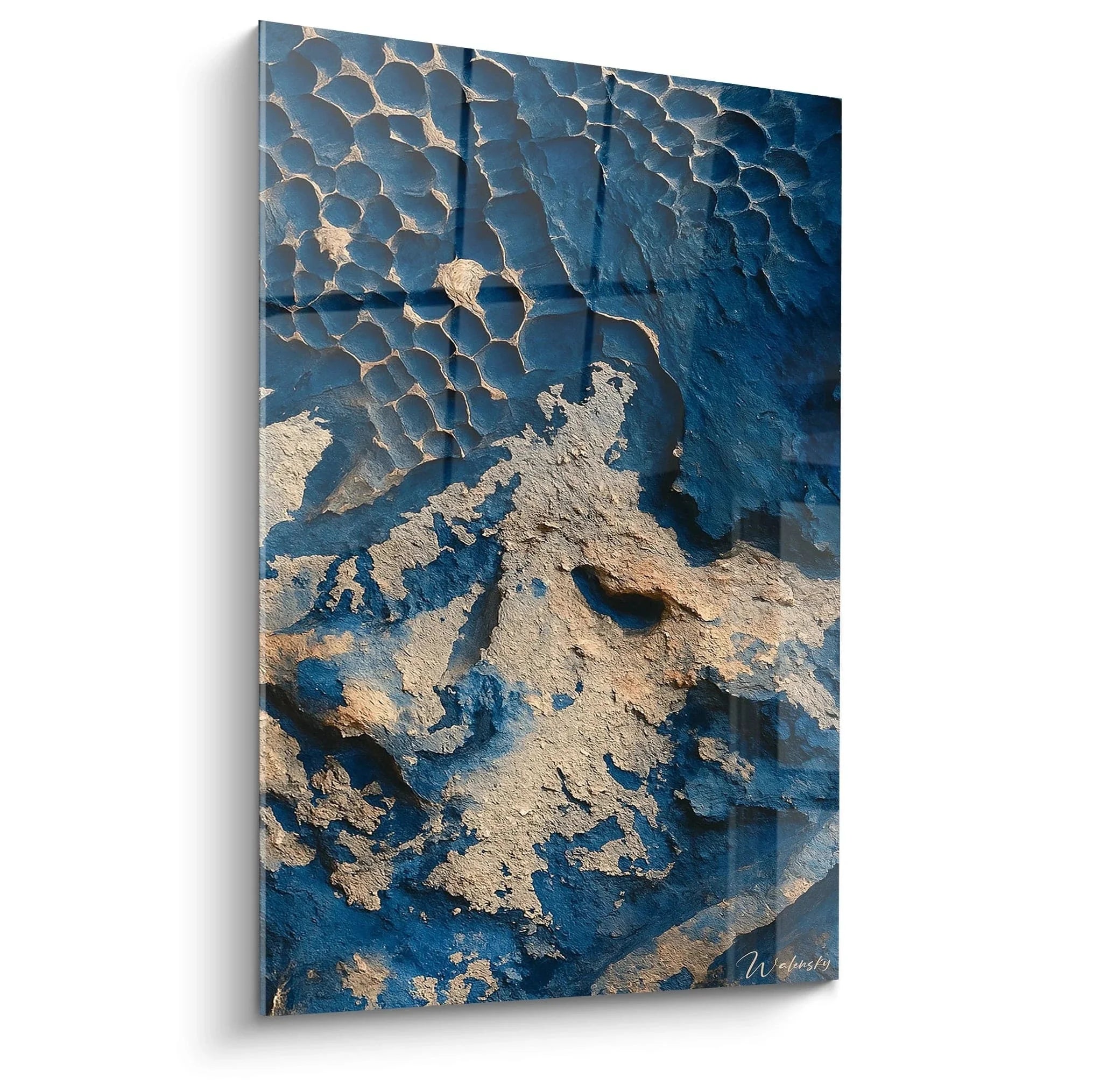 Wandbild getrocknete Salzlandschaft mit Wabenstrukturen und organischen Formen in Blau und Beige aus Luftaufnahme