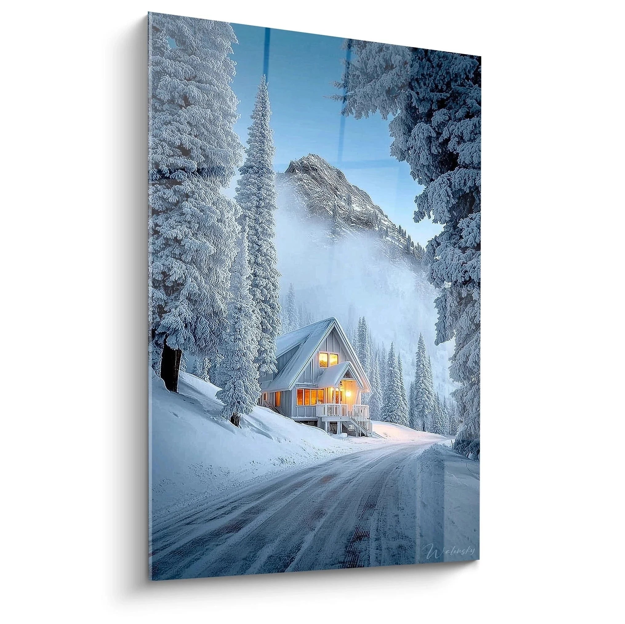 Wandbild Winterhütte mit beleuchteter Berghütte im Schnee zwischen verschneiten Tannen