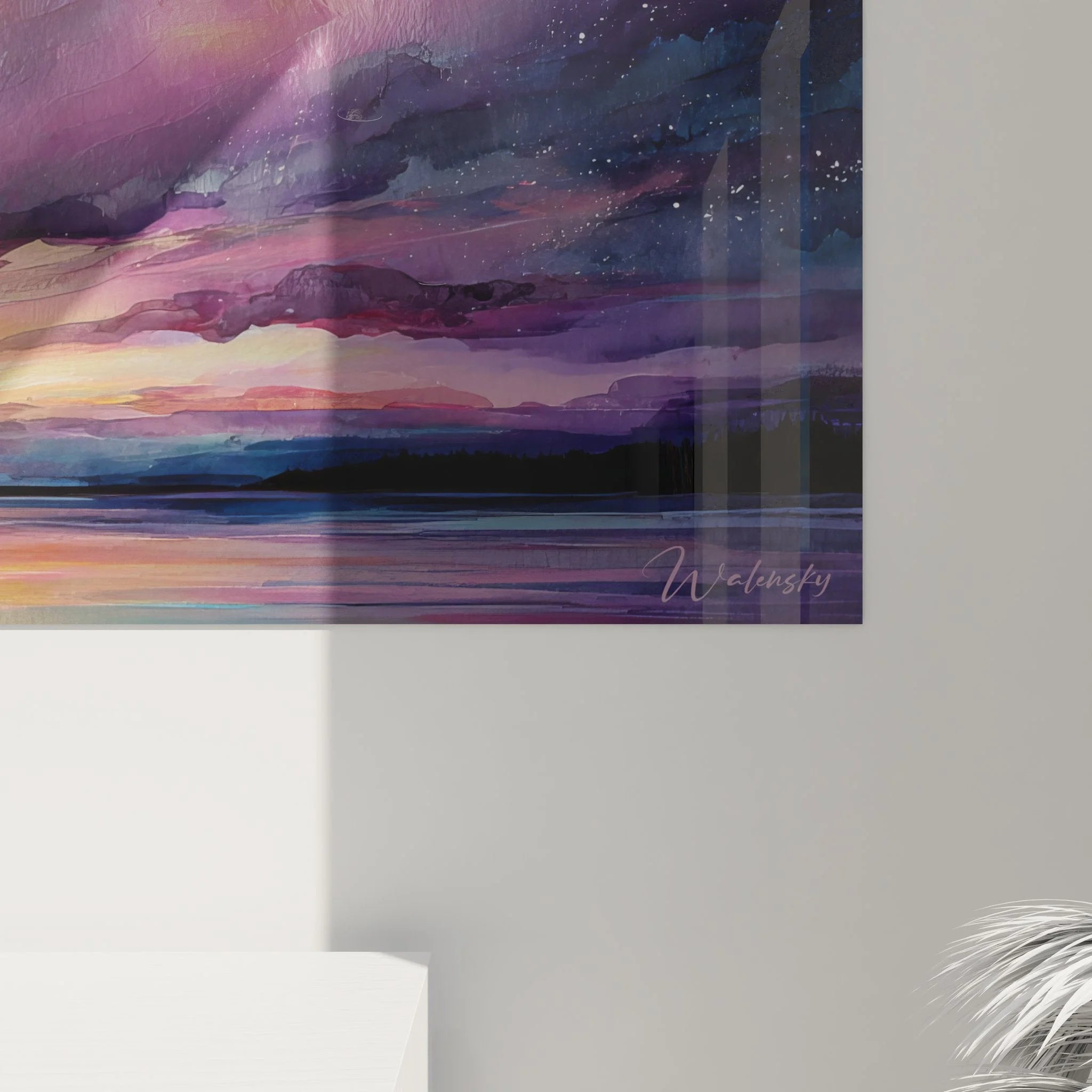 Gesamtansicht Wandbild Nordlicht Panorama - XXL Polarlicht Kunstdruck in elegantem Wohnambiente präsentiert