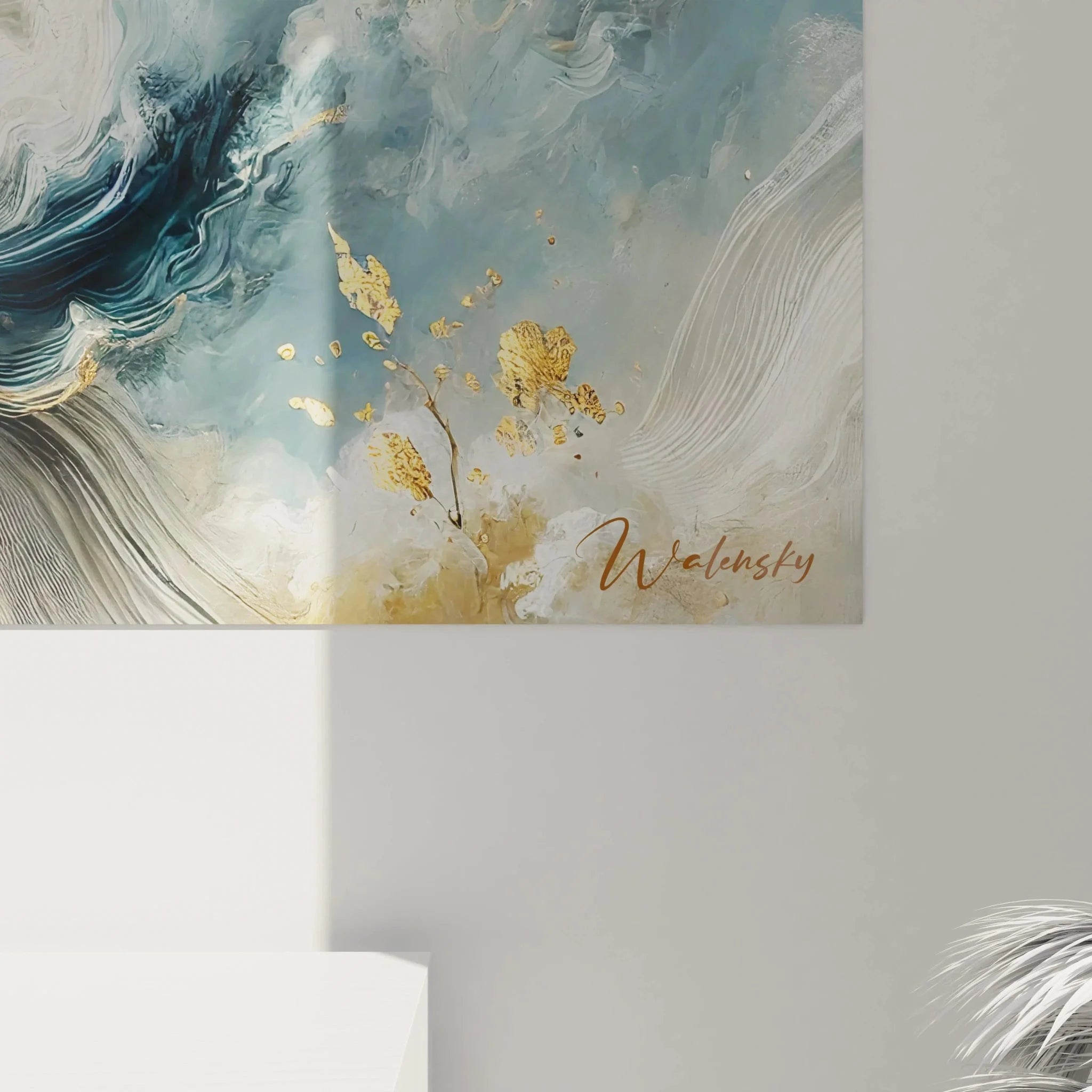 Gesamtansicht des XXL Wandbildes abstrakte Malerei mit goldenen Elementen in Wohnraum-Atmosphäre