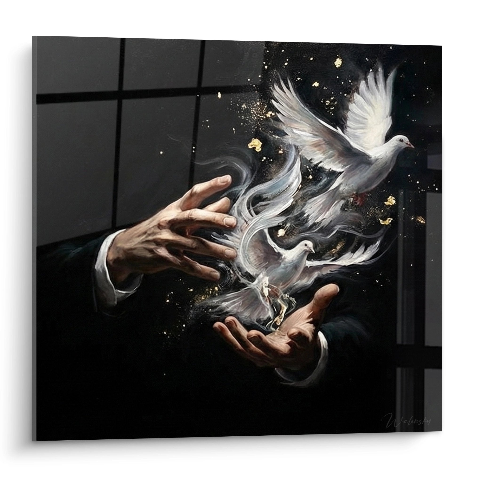 Wandbild zeigt weiße Tauben zwischen schützenden Händen mit goldenen Funken auf schwarzem Hintergrund