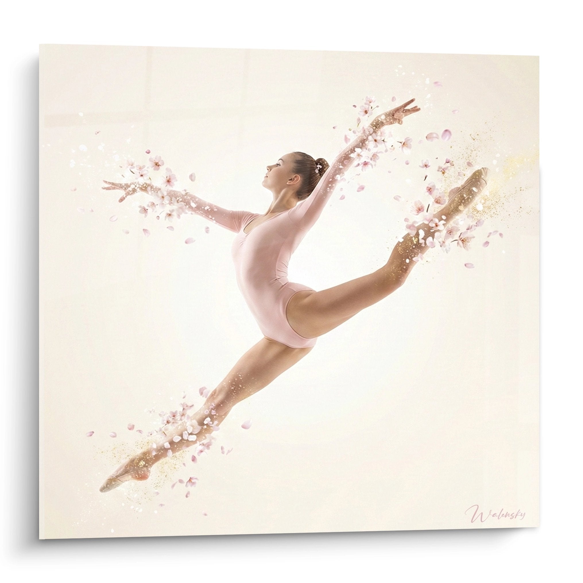 Wandbild einer springenden Ballerina in rosa Outfit umgeben von Kirschblüten auf cremefarbenem Hintergrund
