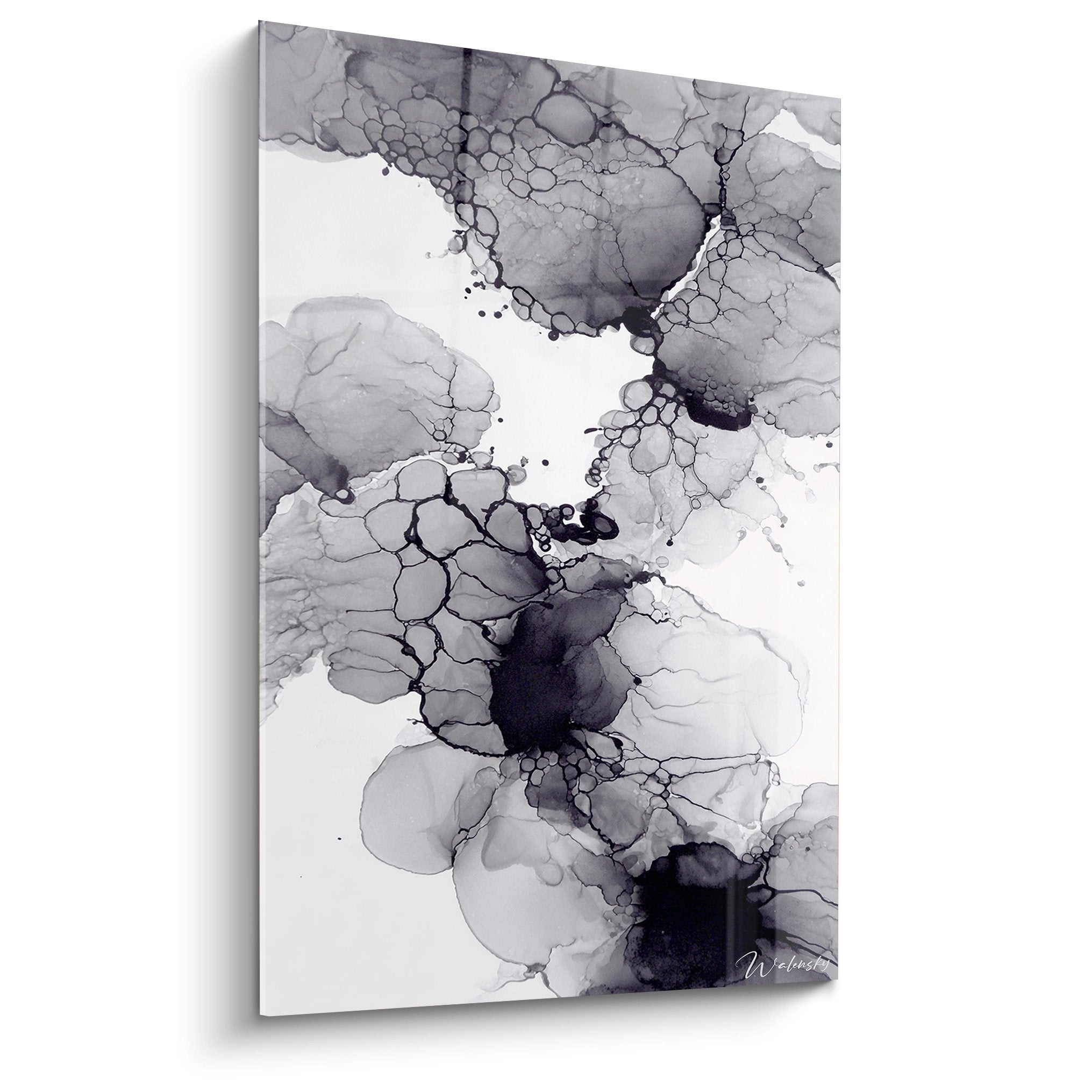 Abstraktes Wandbild mit fließenden Tintenwolken in schwarz-weiß für moderne Wanddekoration